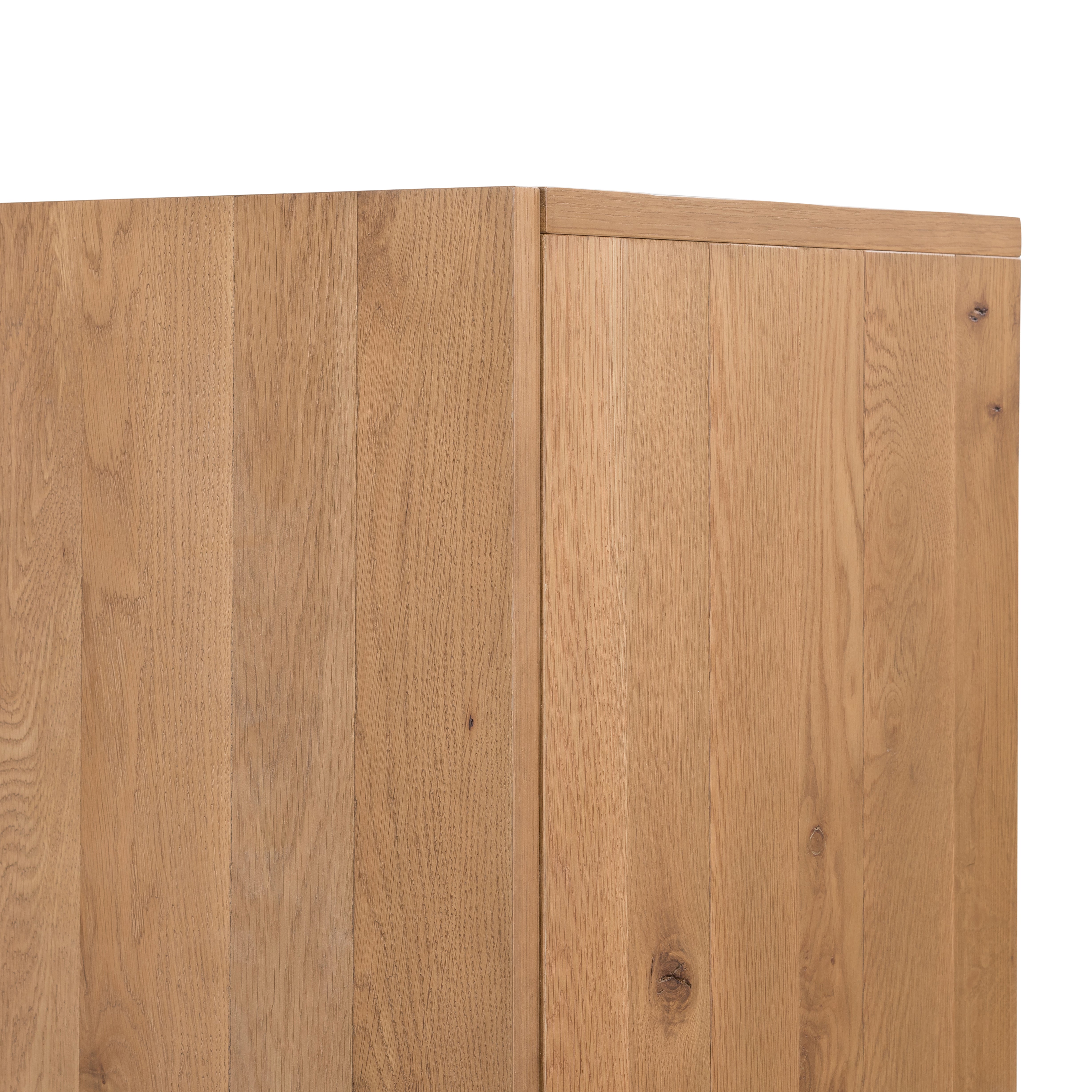 Suri Sideboard corner