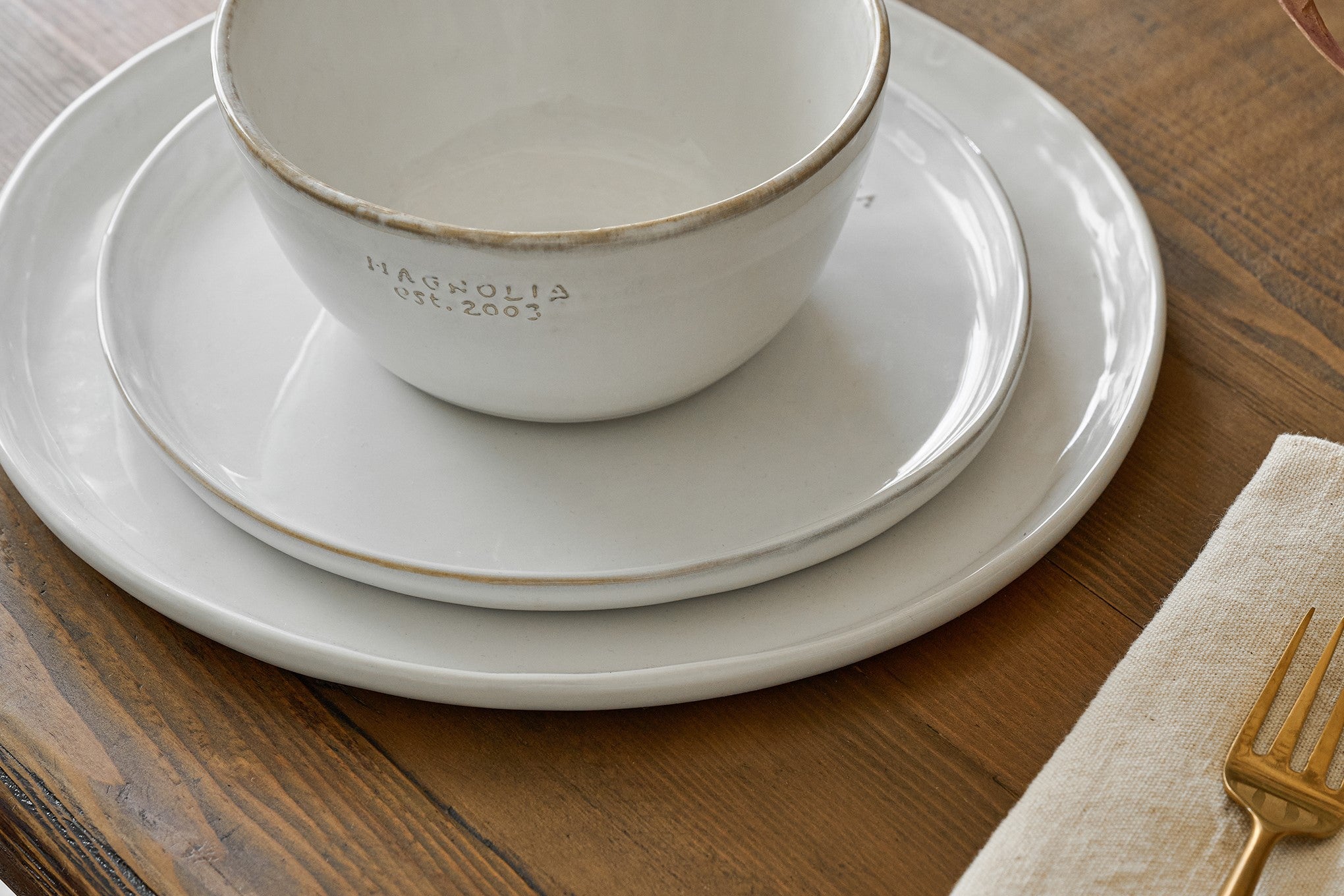 Magnoliass Established Tabletop Collection