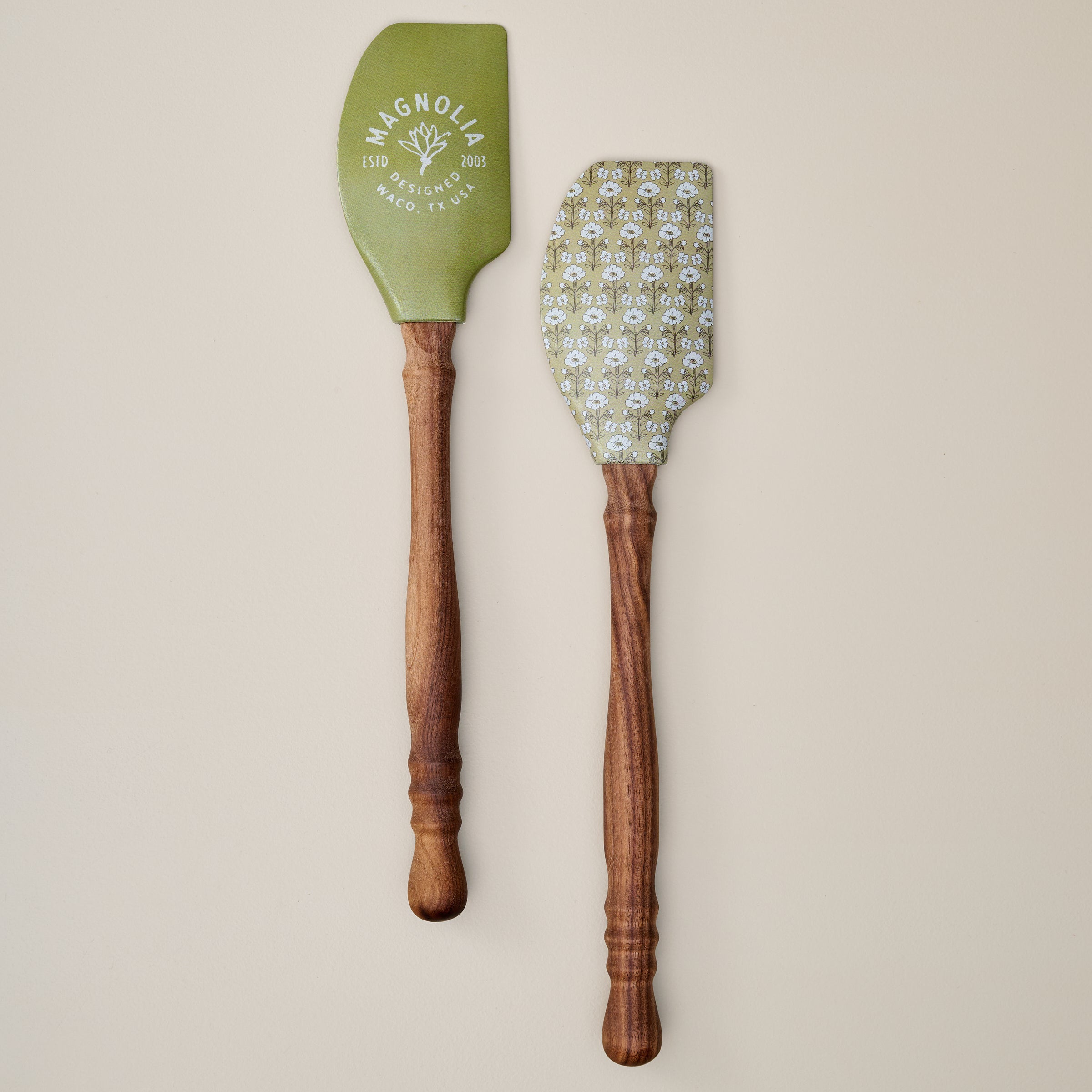Magnoliass Turned Handle Flower Spatula Bundle