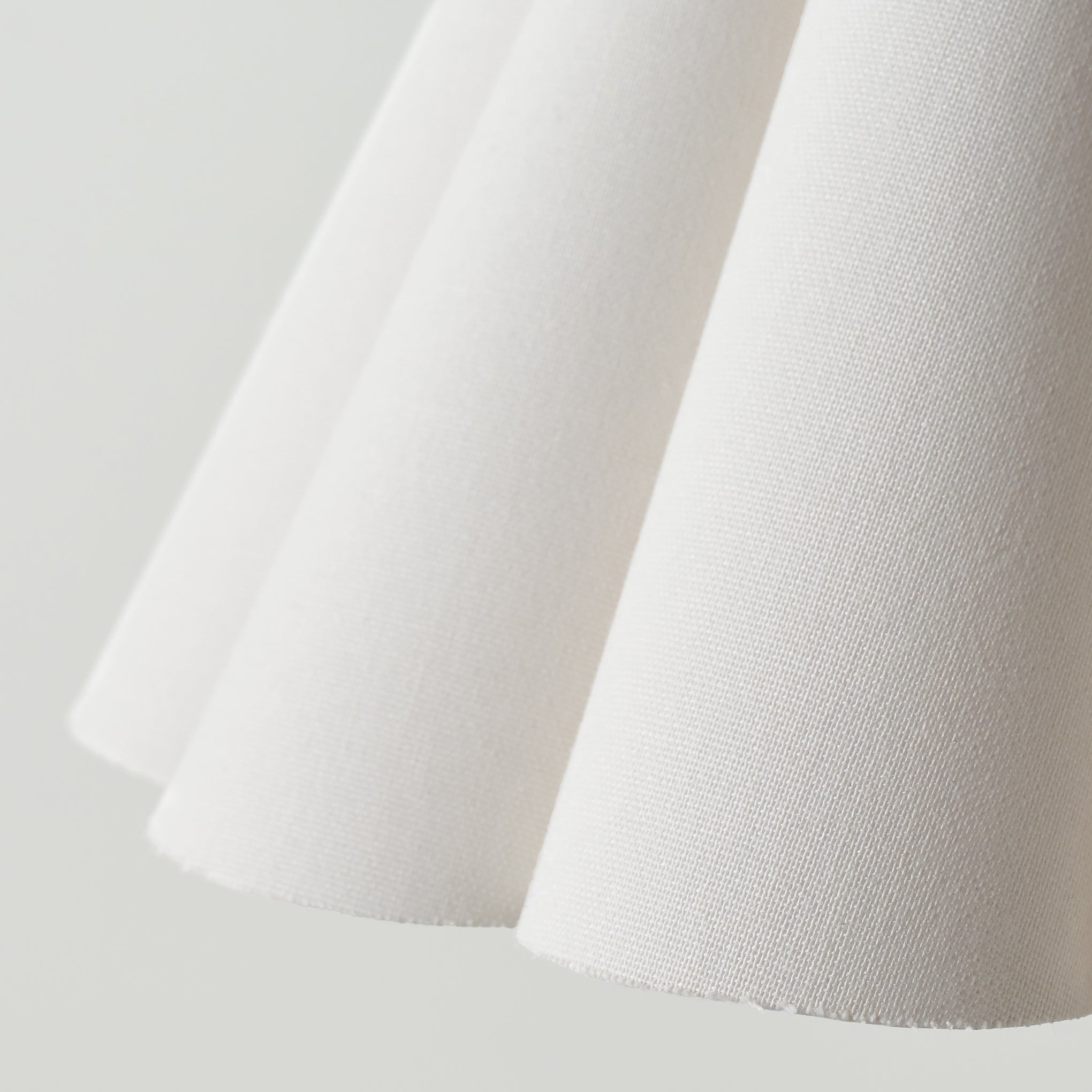 Linen Scallop Shade up close