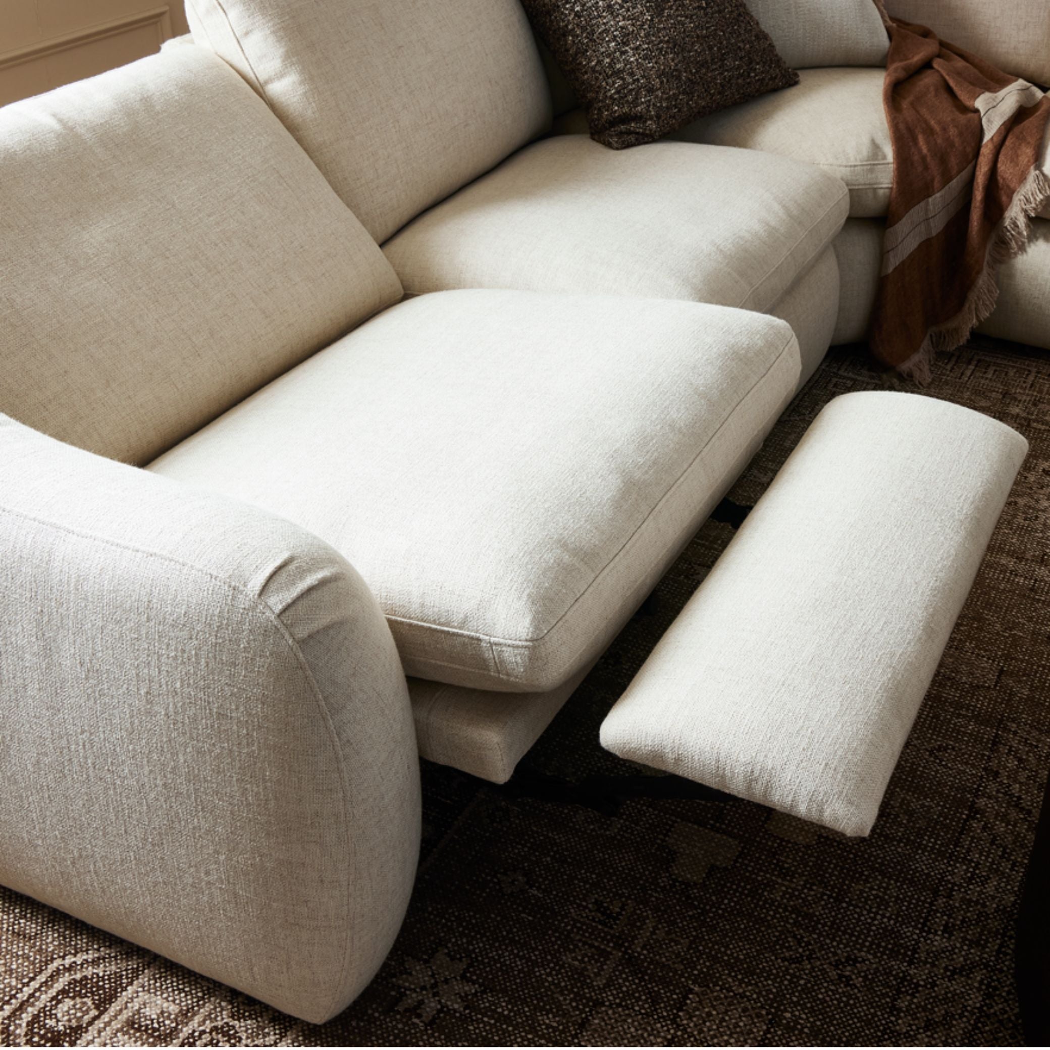 Antigo Natural Chase Power Reclining 5-Piece Sectional shown up close reclined