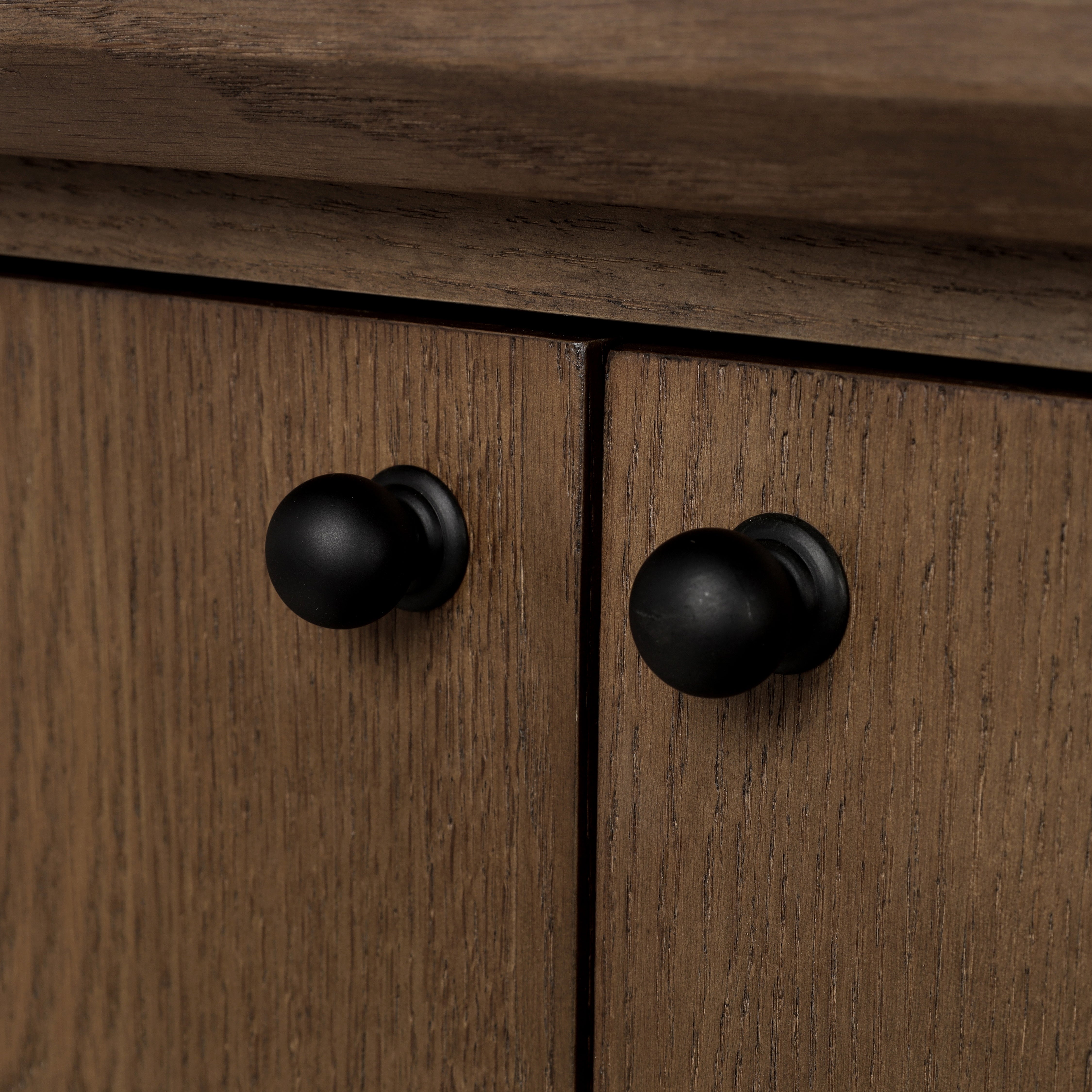 Dahlia Sideboard knobs up close