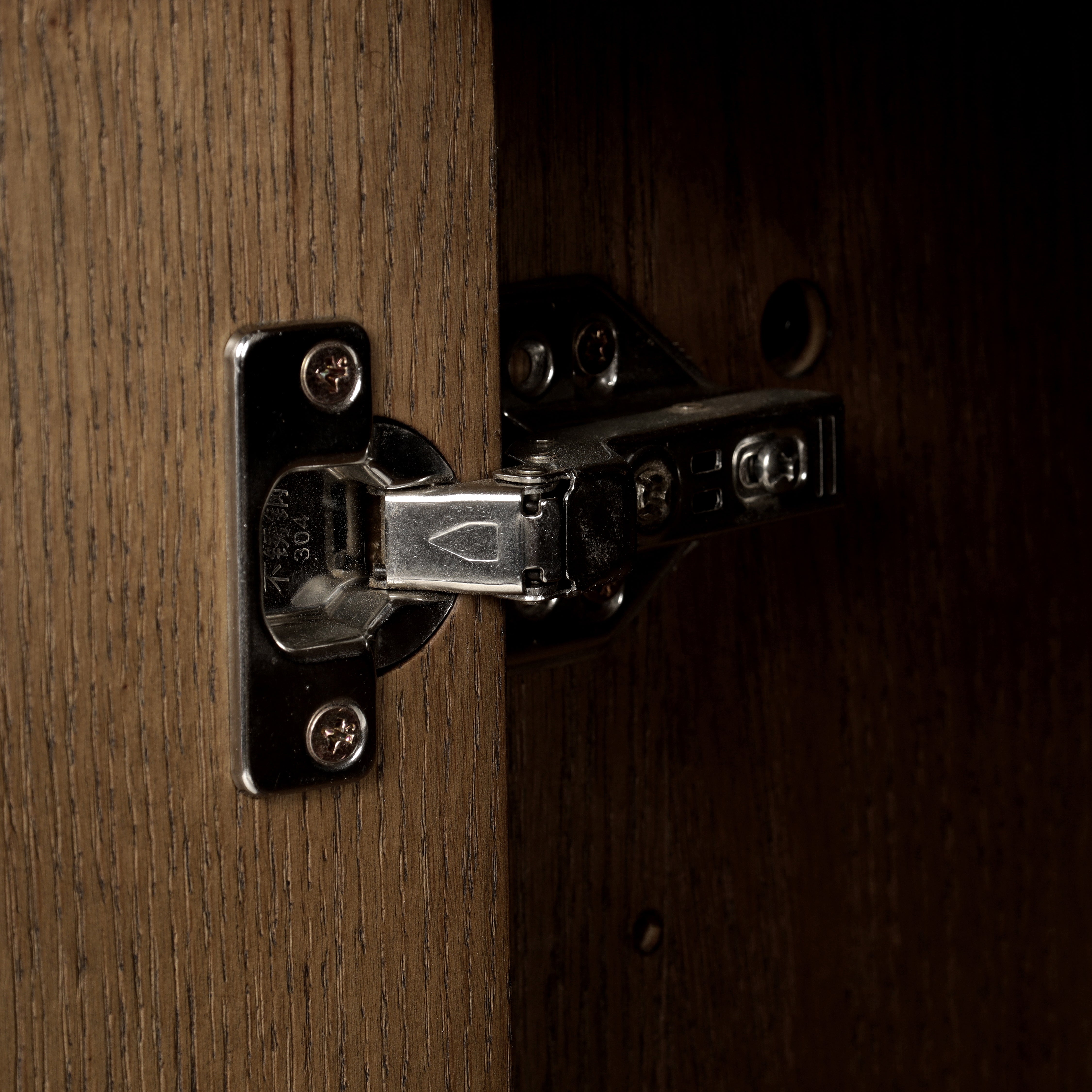 Dahlia Sideboard hinge hardware up close