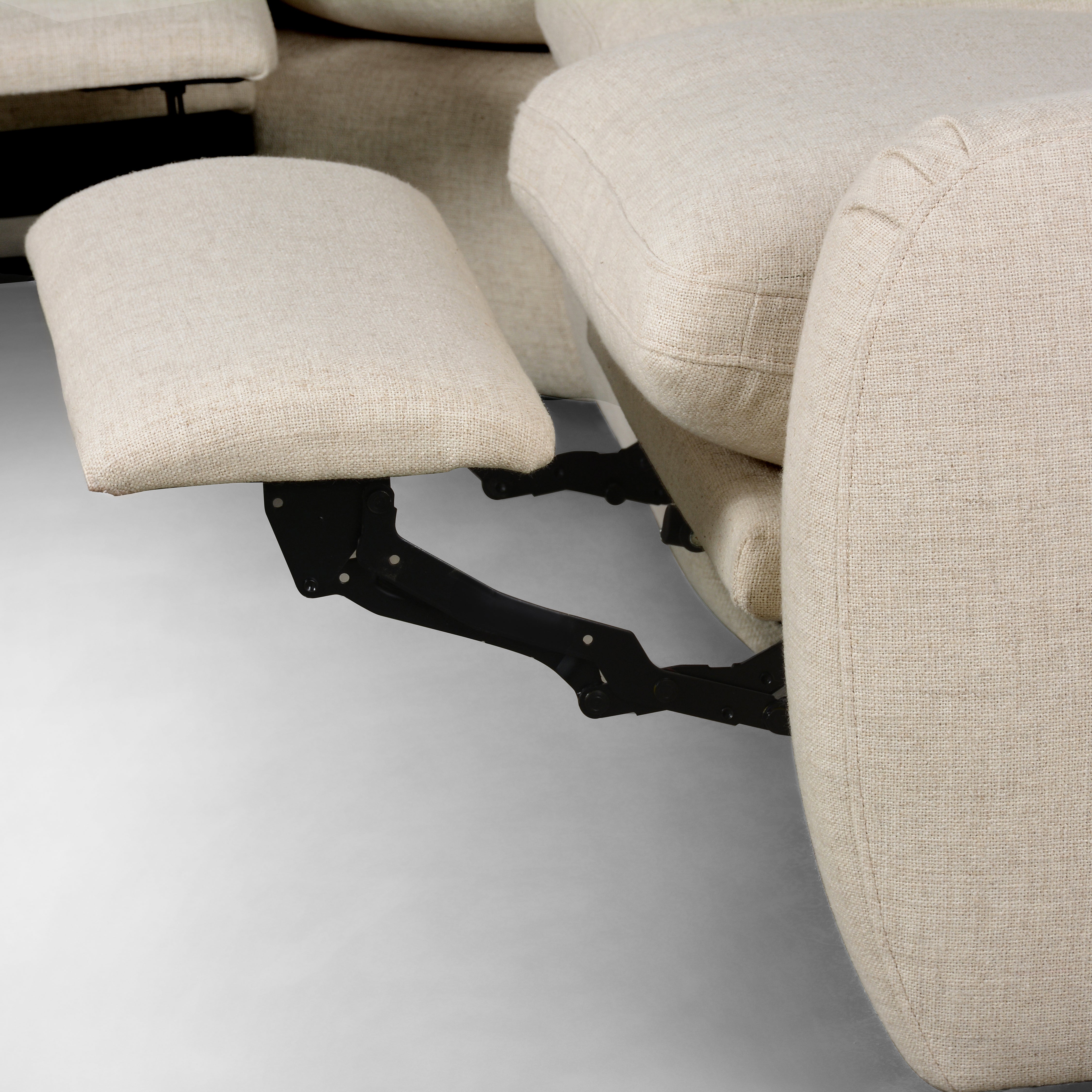 Antigo Natural Chase Power Reclining 5-Piece Sectional shown up close declined