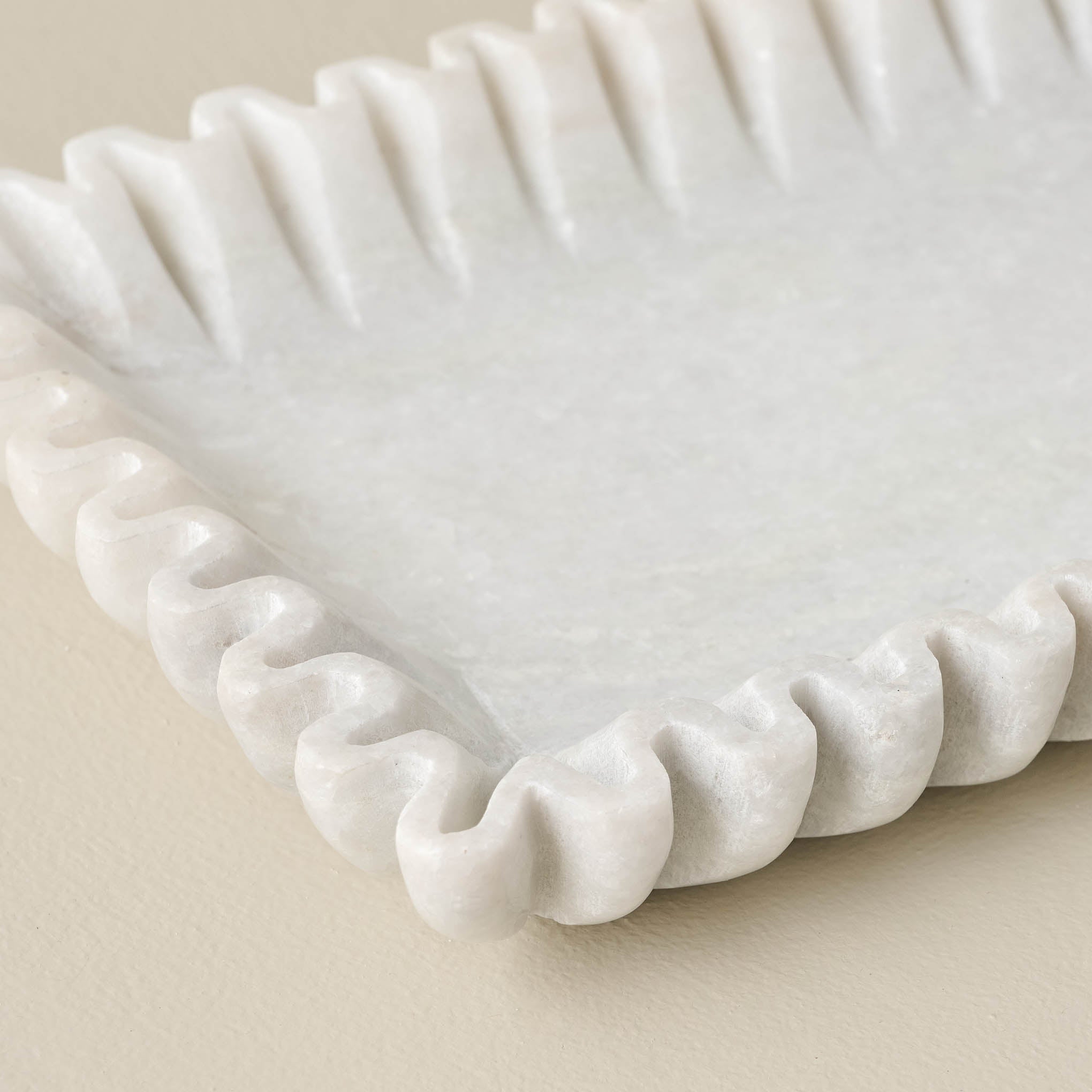 Ruffled Marble Tray close up