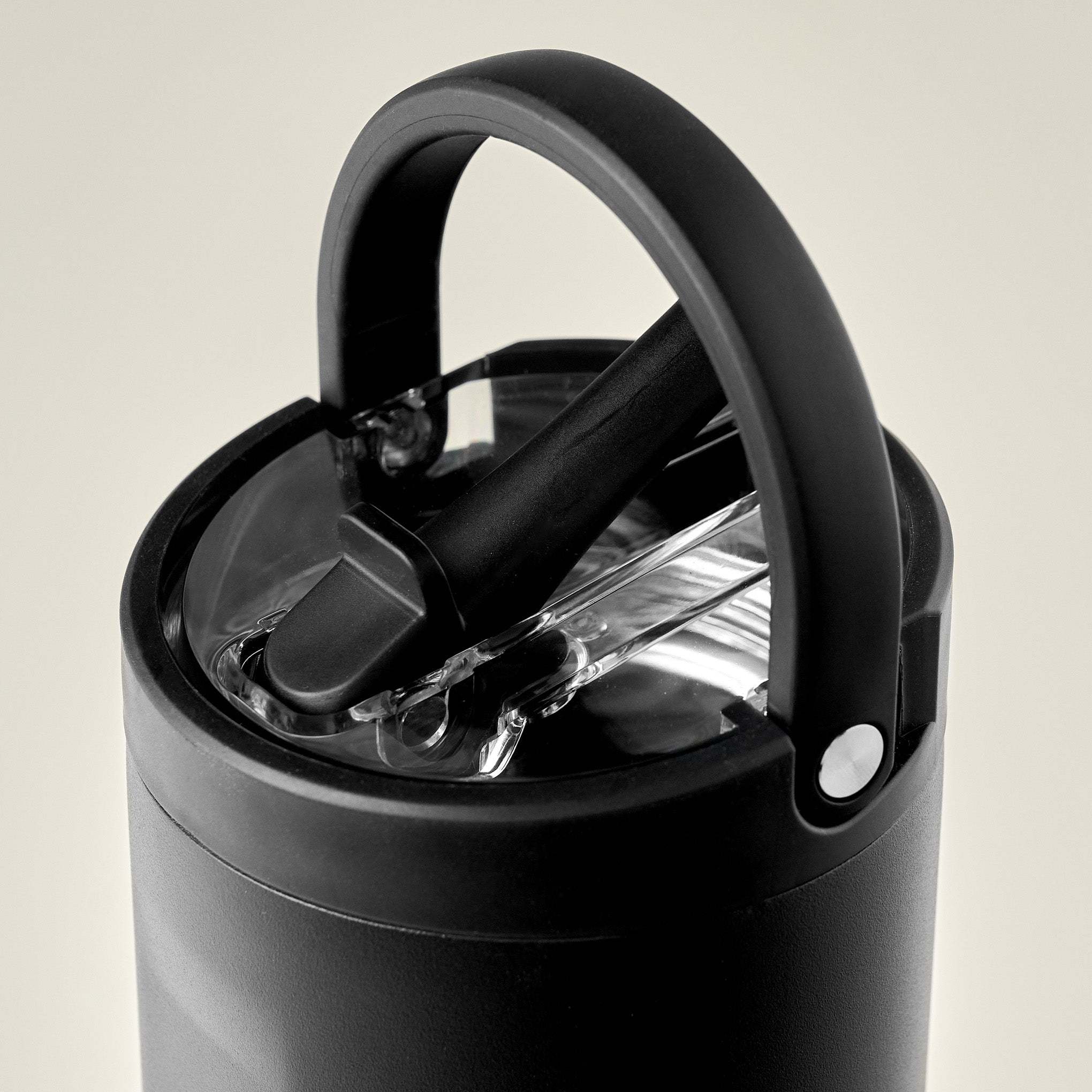 Magnoliass Black 32oz Sport Tumbler lid up close