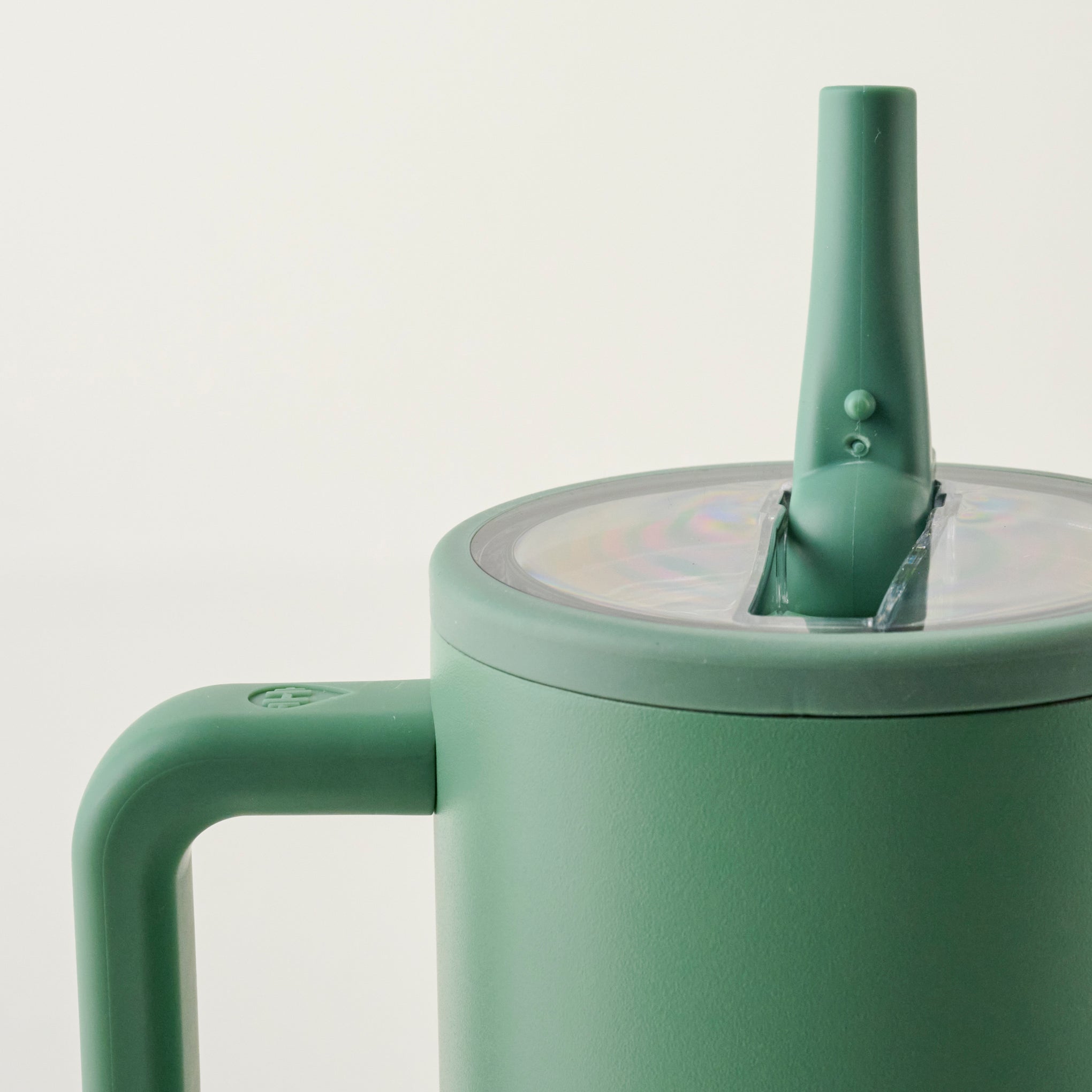 Magnoliass Blocked Sage 32oz Traveler lid up close