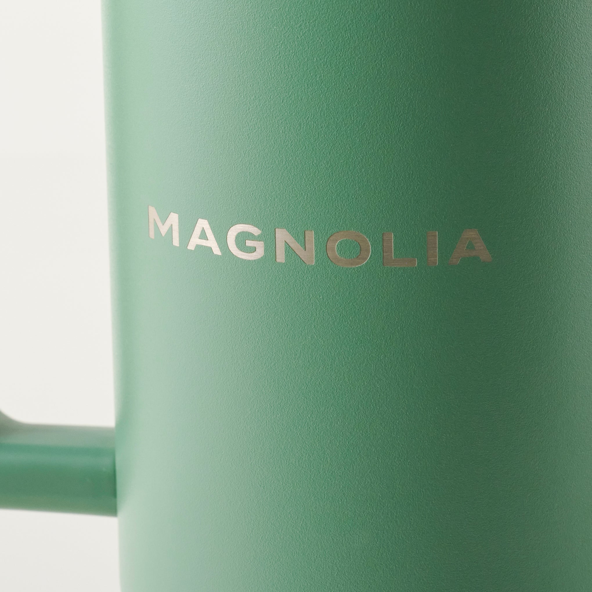 Magnoliass Blocked Sage 32oz Traveler close up