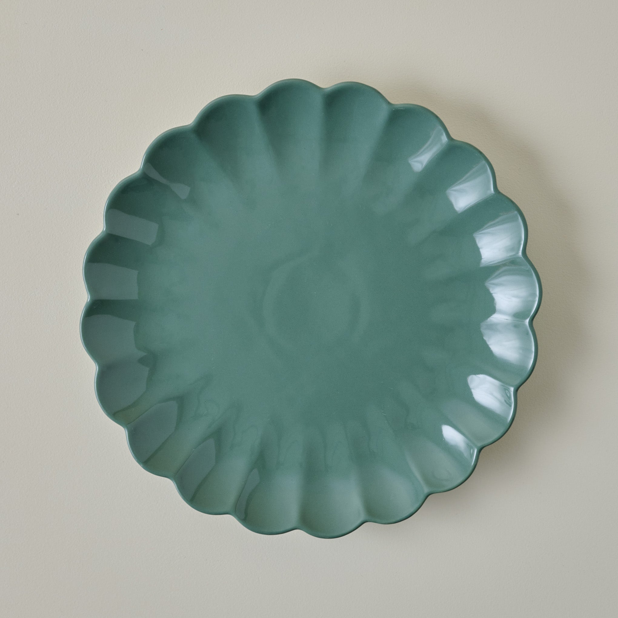 Seagrass Scalloped dinner Plate