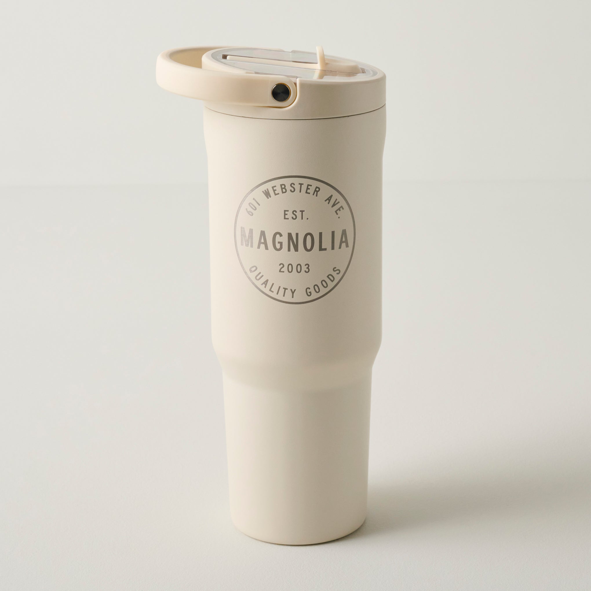 Magnoliass Crest Cream 32oz Sport Tumbler