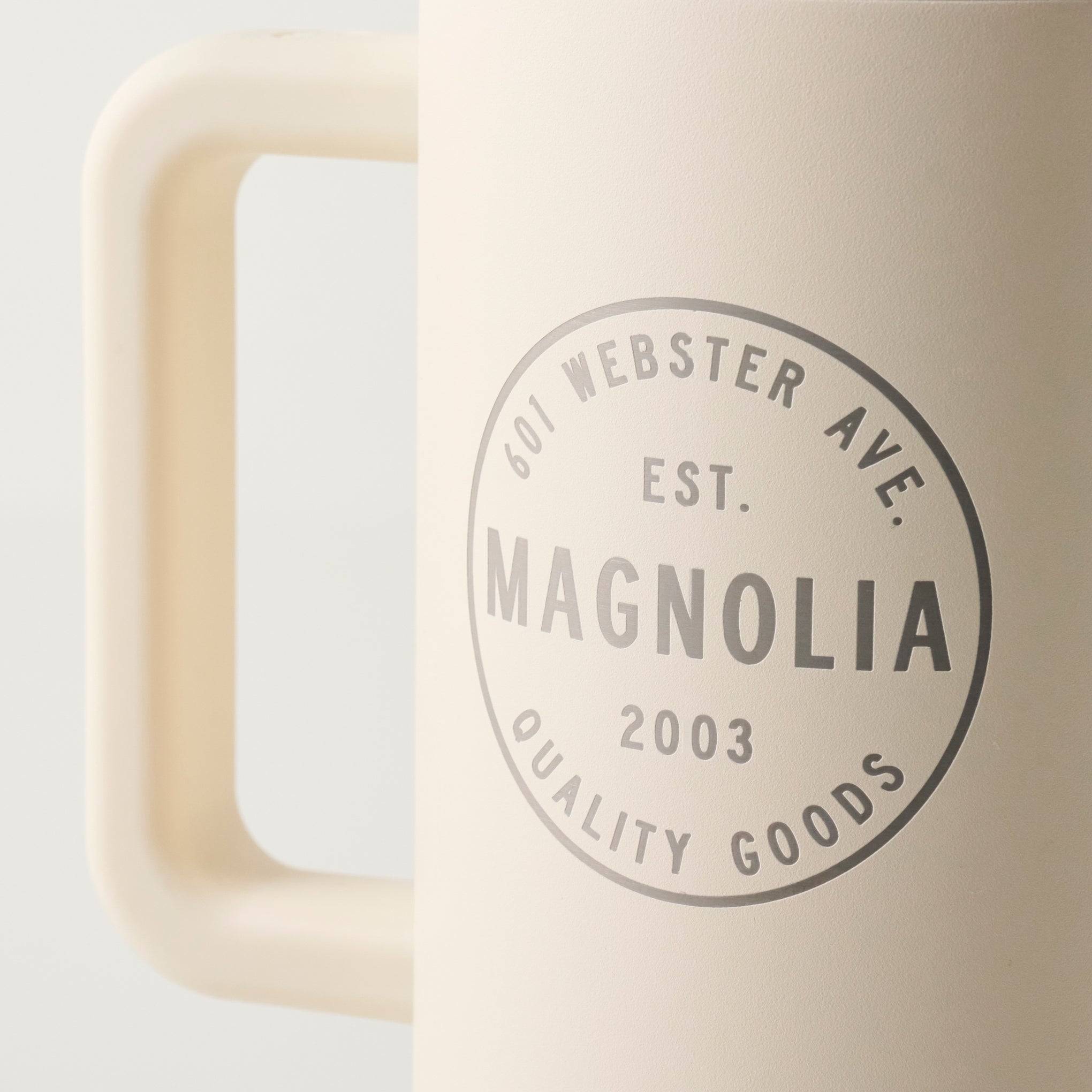 Magnoliass Crest Cream 32oz Traveler close up