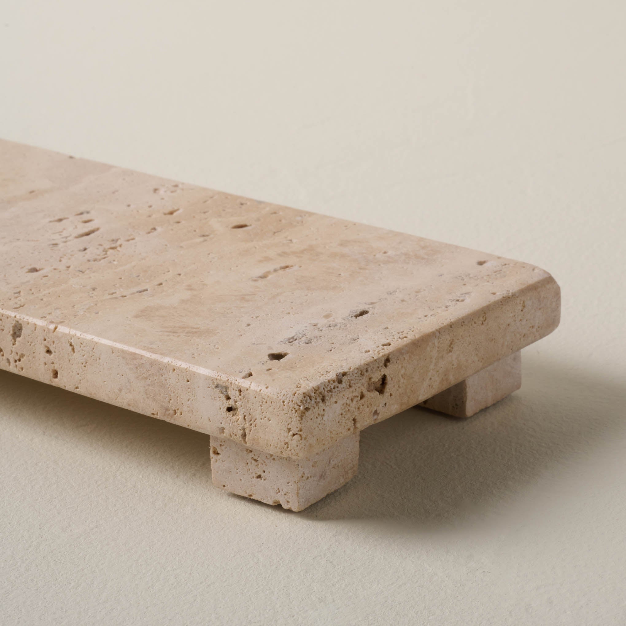 corner view of Magnoliass travertine vanity riser