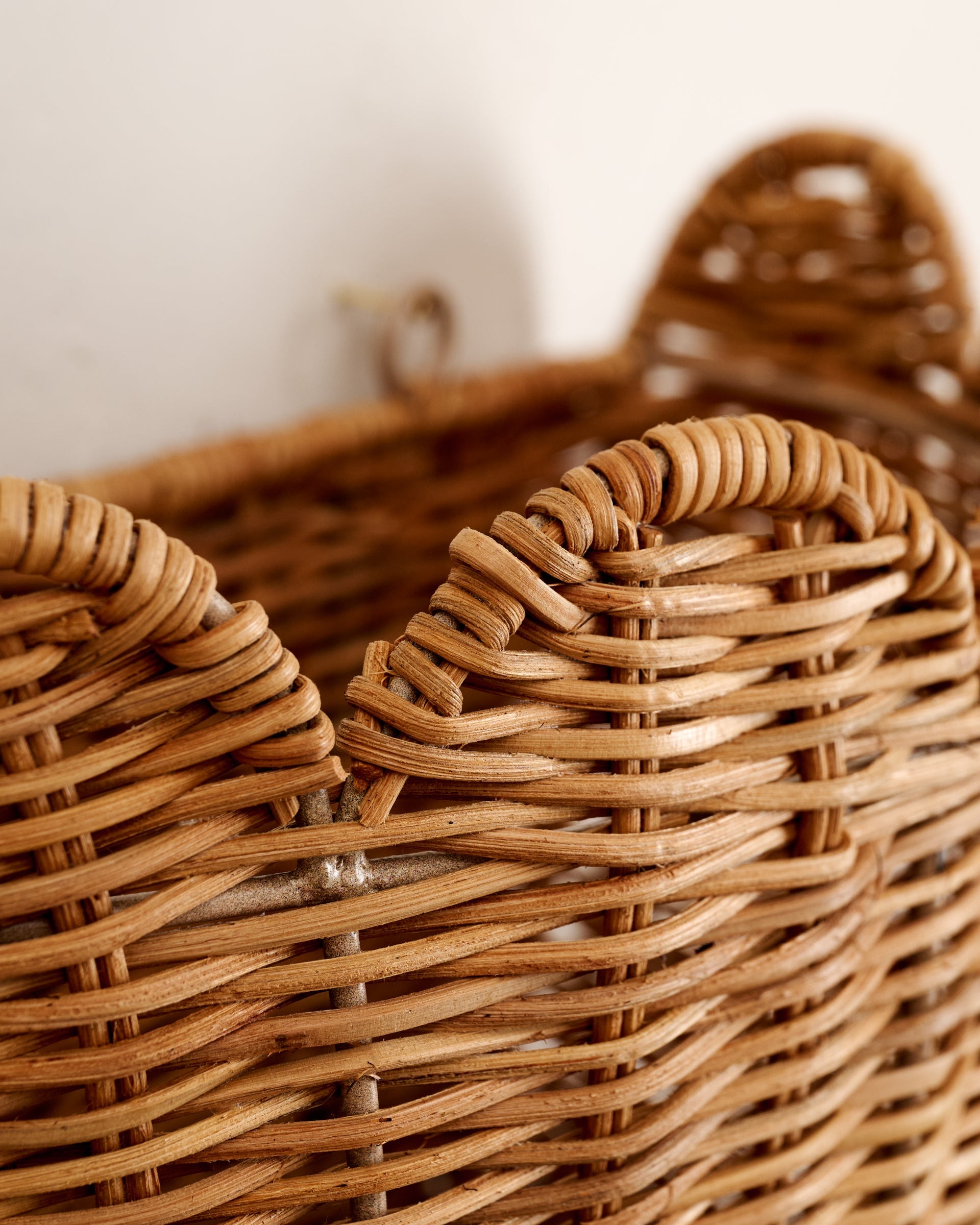 Solene Scalloped Woven Wall Basket up close