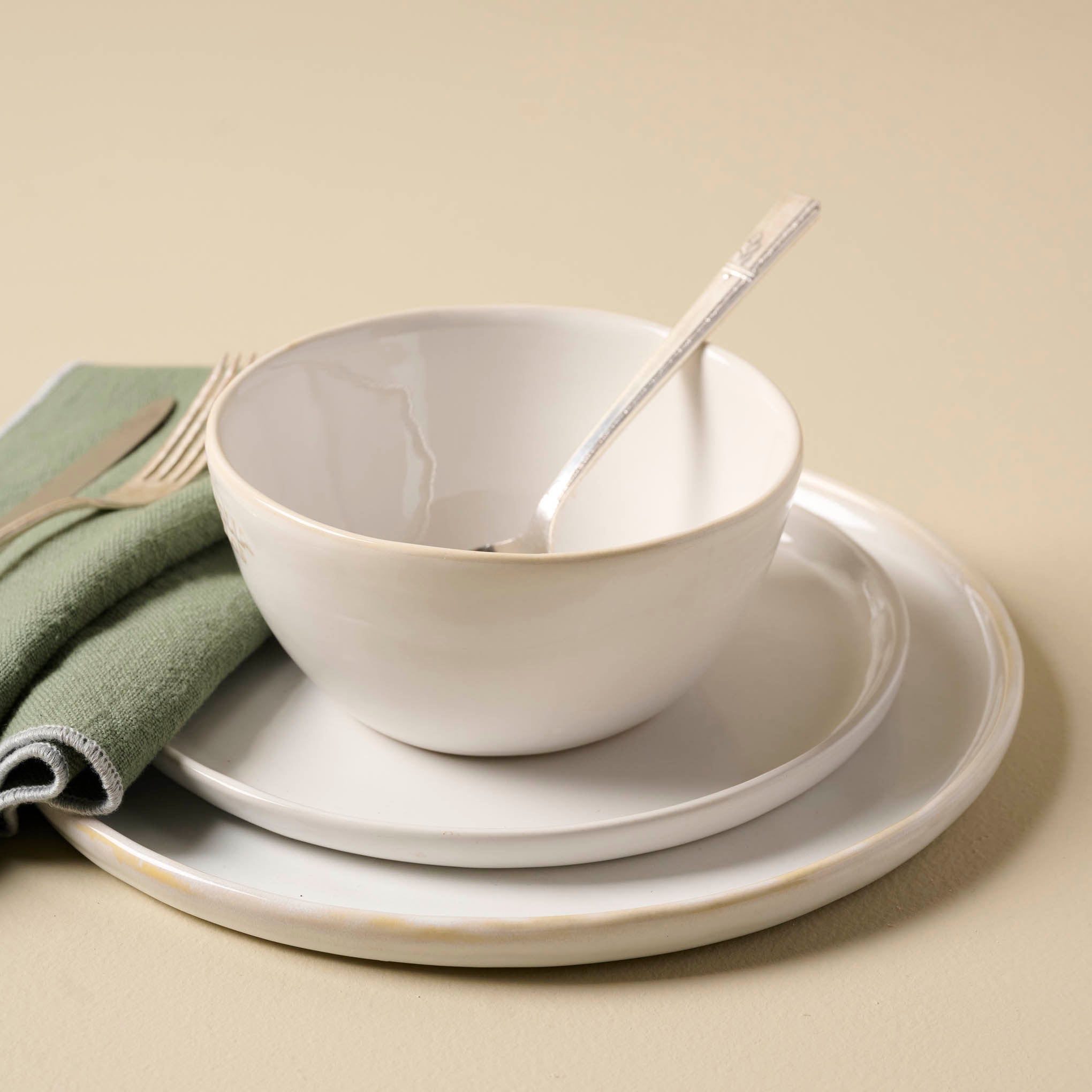 Magnoliass Est. Cereal Bowl with matching plates and a green napkin