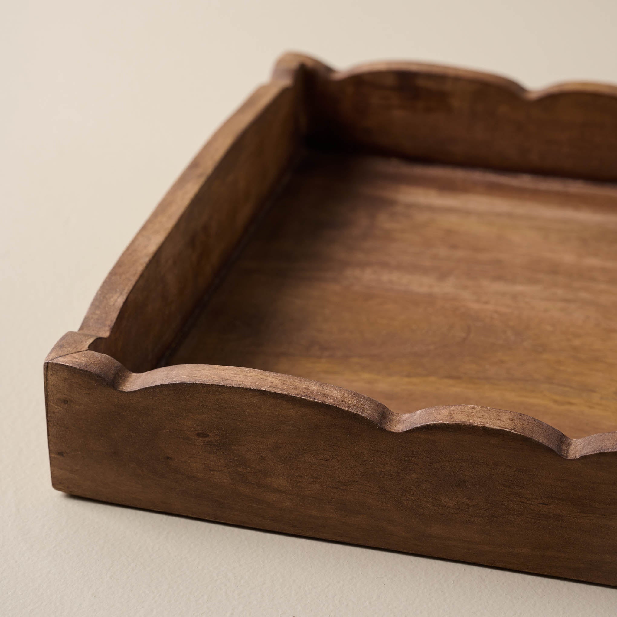 corner view of scalloped edge on antiqued wood tray