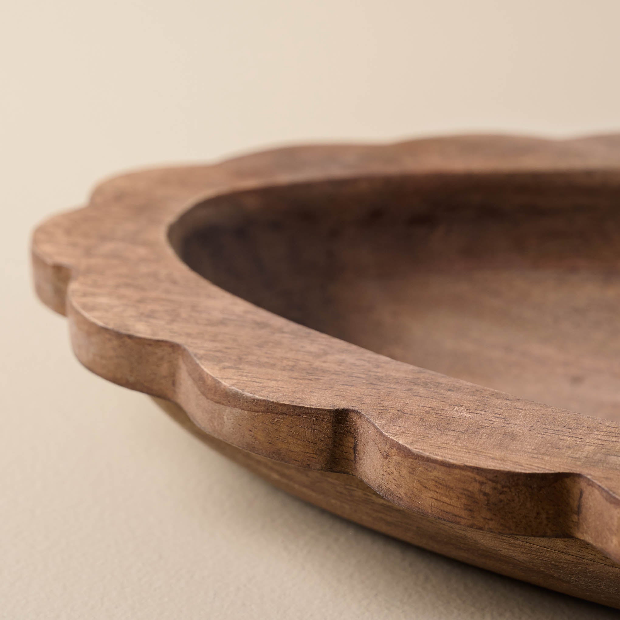 detail view of scallop edge on oval antiqued wood tray
