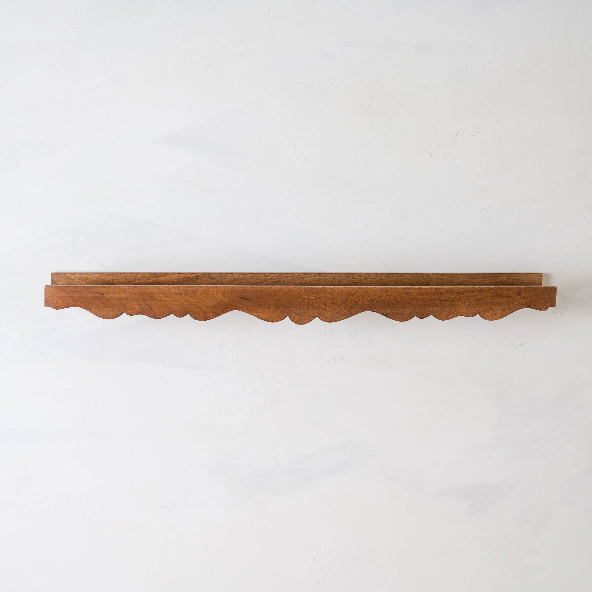 Daphne Wood Scalloped Picture Ledge
