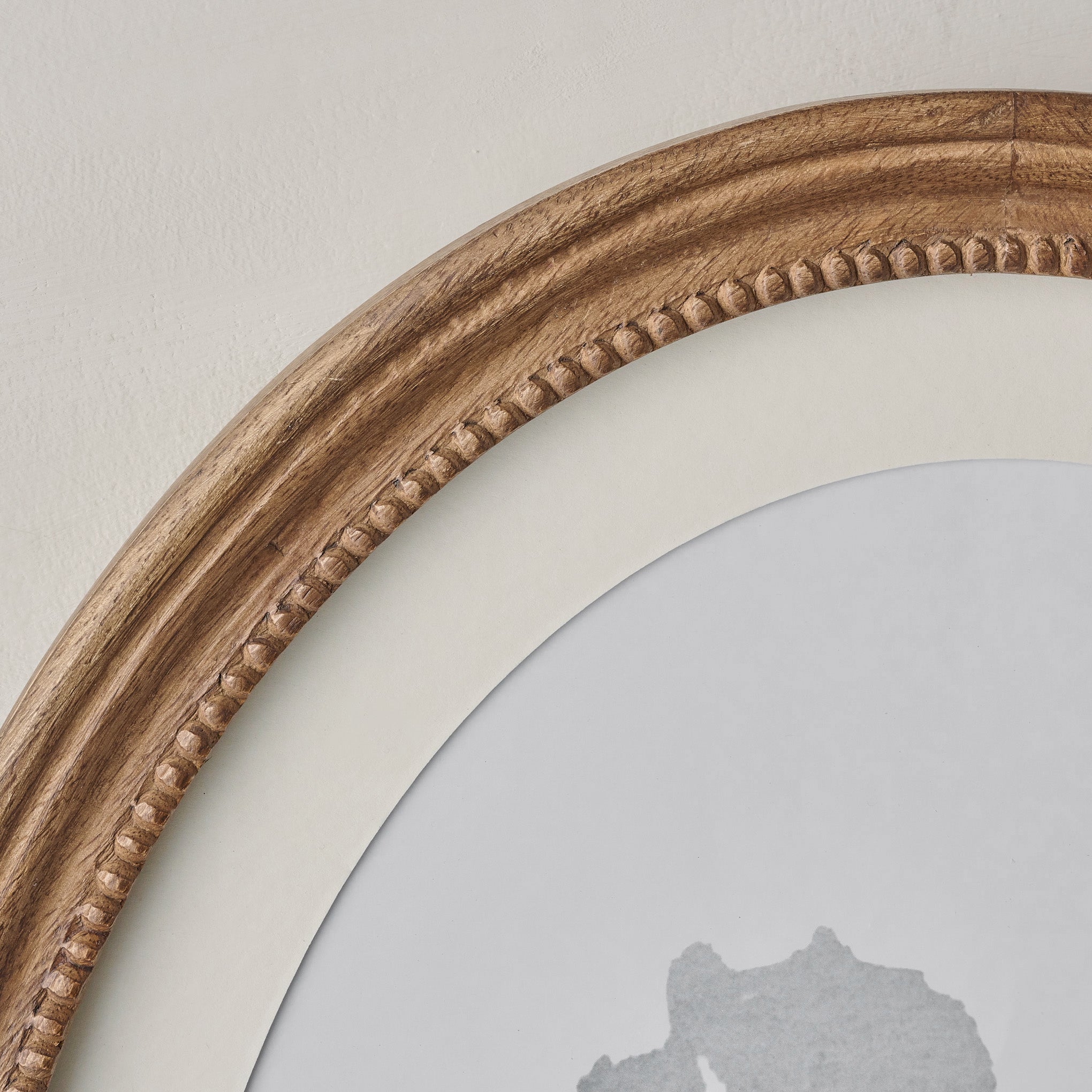 Willa Antiqued Wood Oval Picture Frame up close
