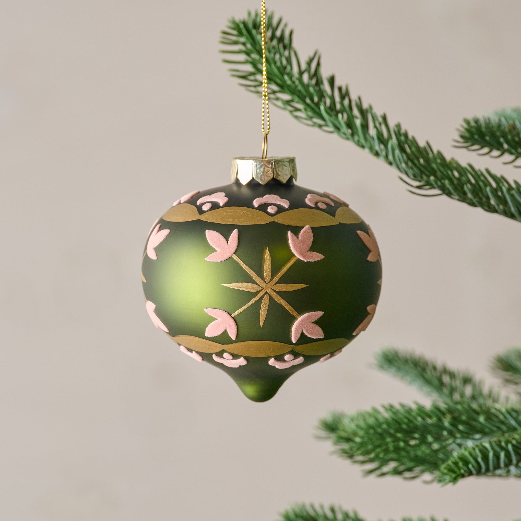 Chive Floral Motif Ornament