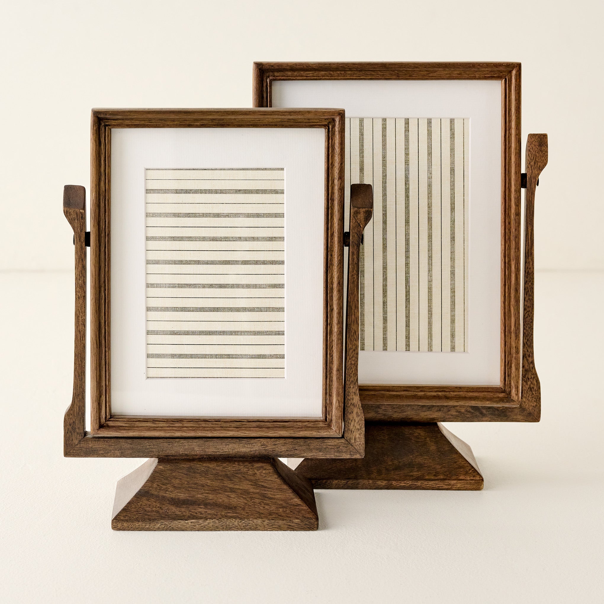 Antique Inspired Swivel Photo Framess