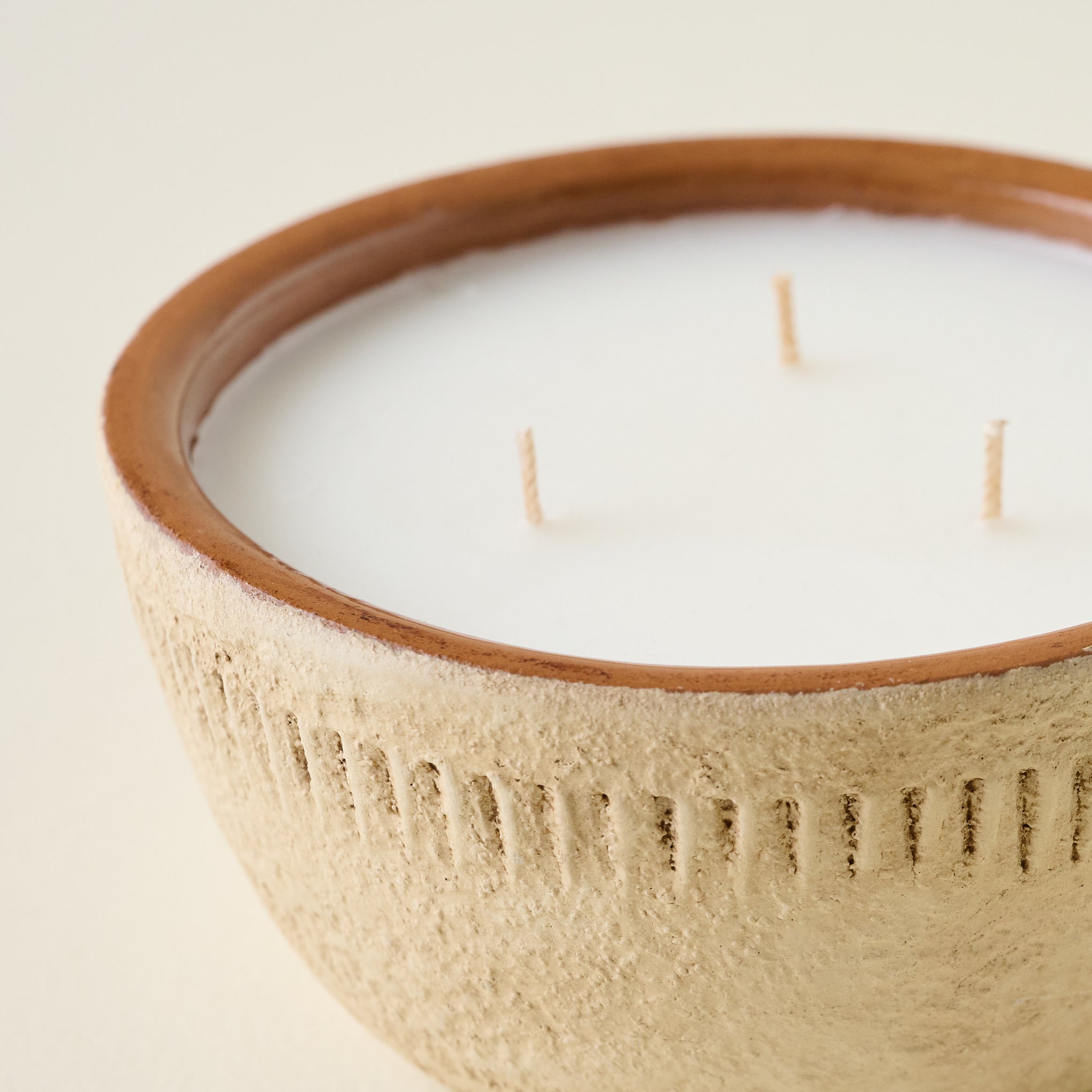 Magnoliass Daybreak Rustic Bowl Candle up close