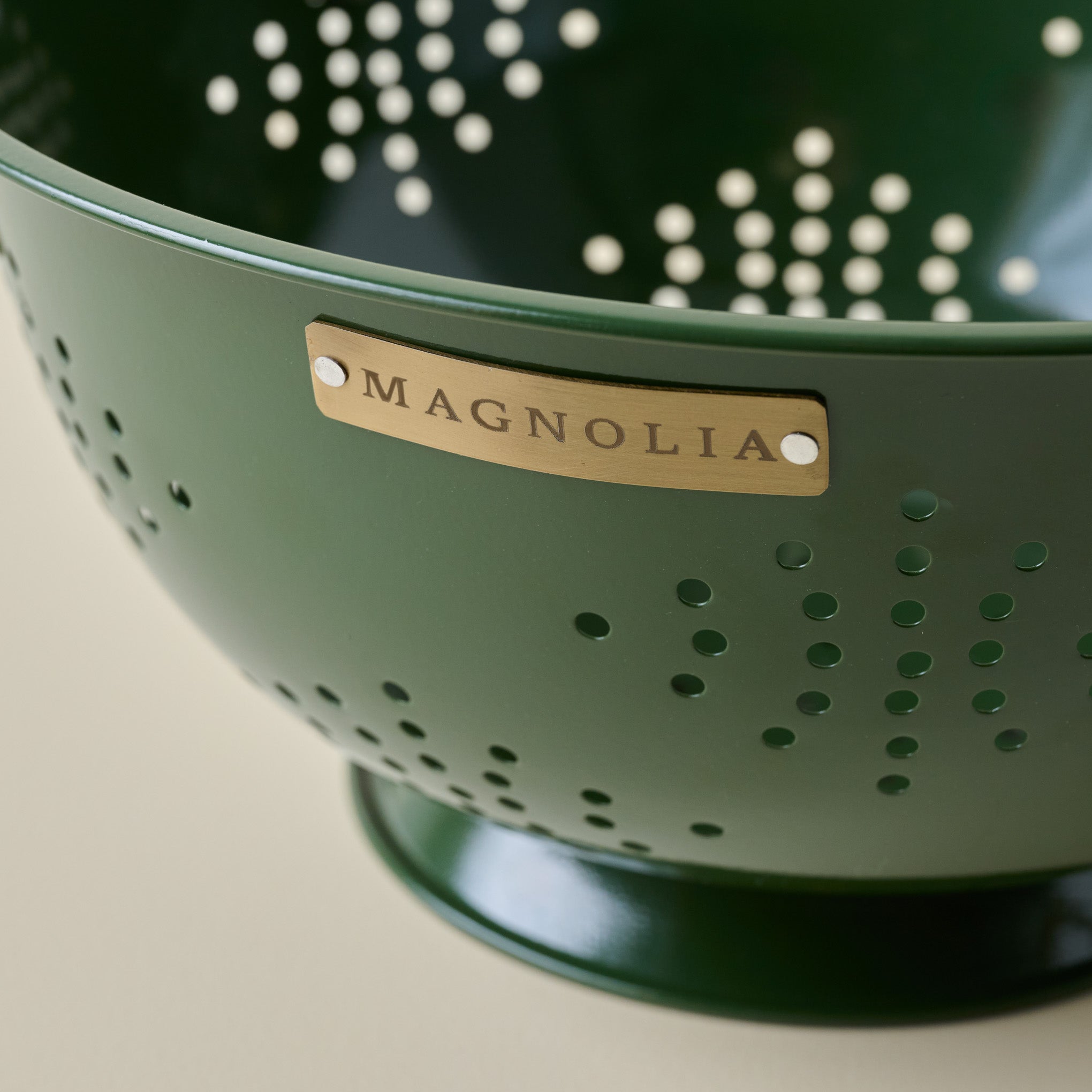 Magnoliass Laurel Green Colander up close