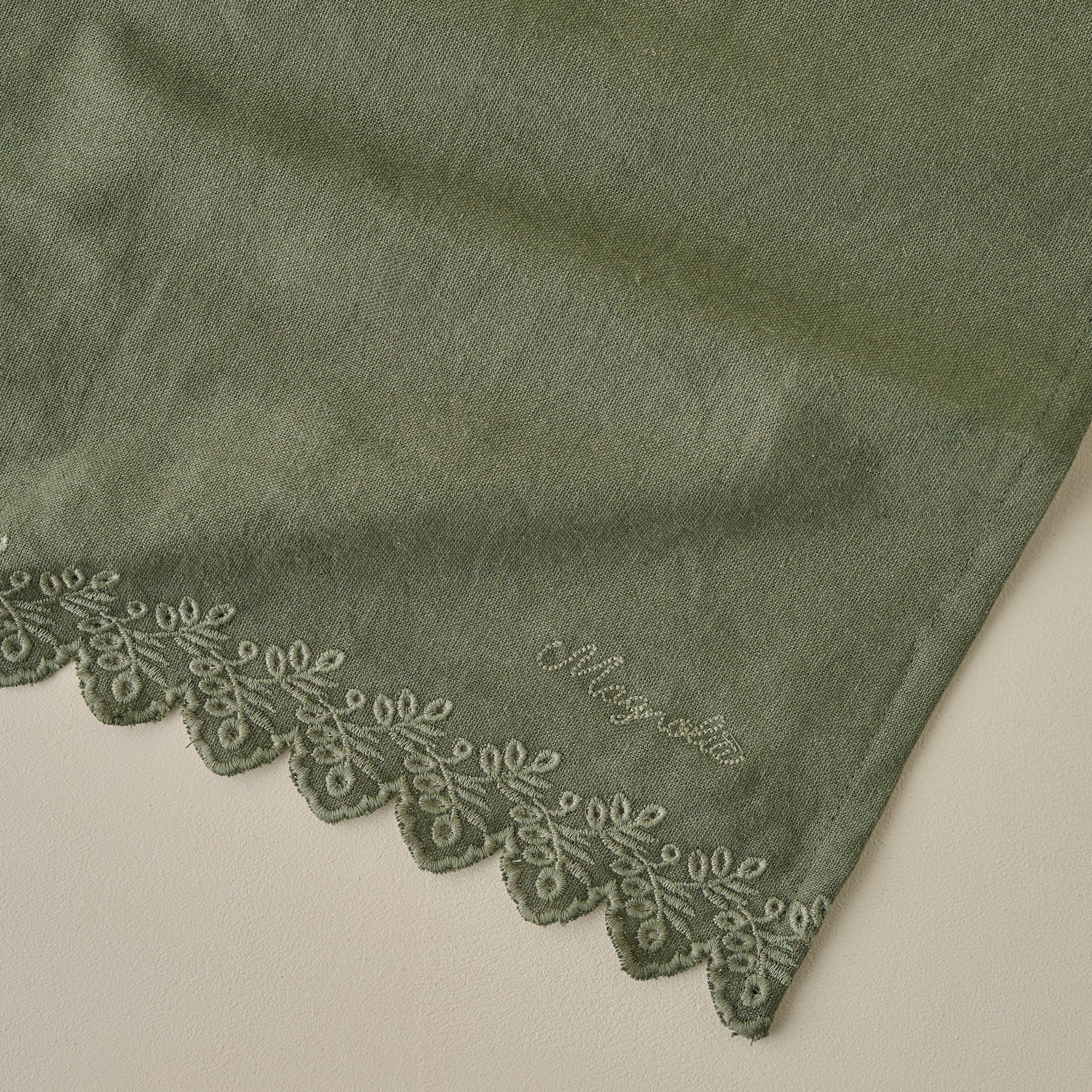 Magnoliass Embroidered Scalloped Edge Tea Towel corner up close