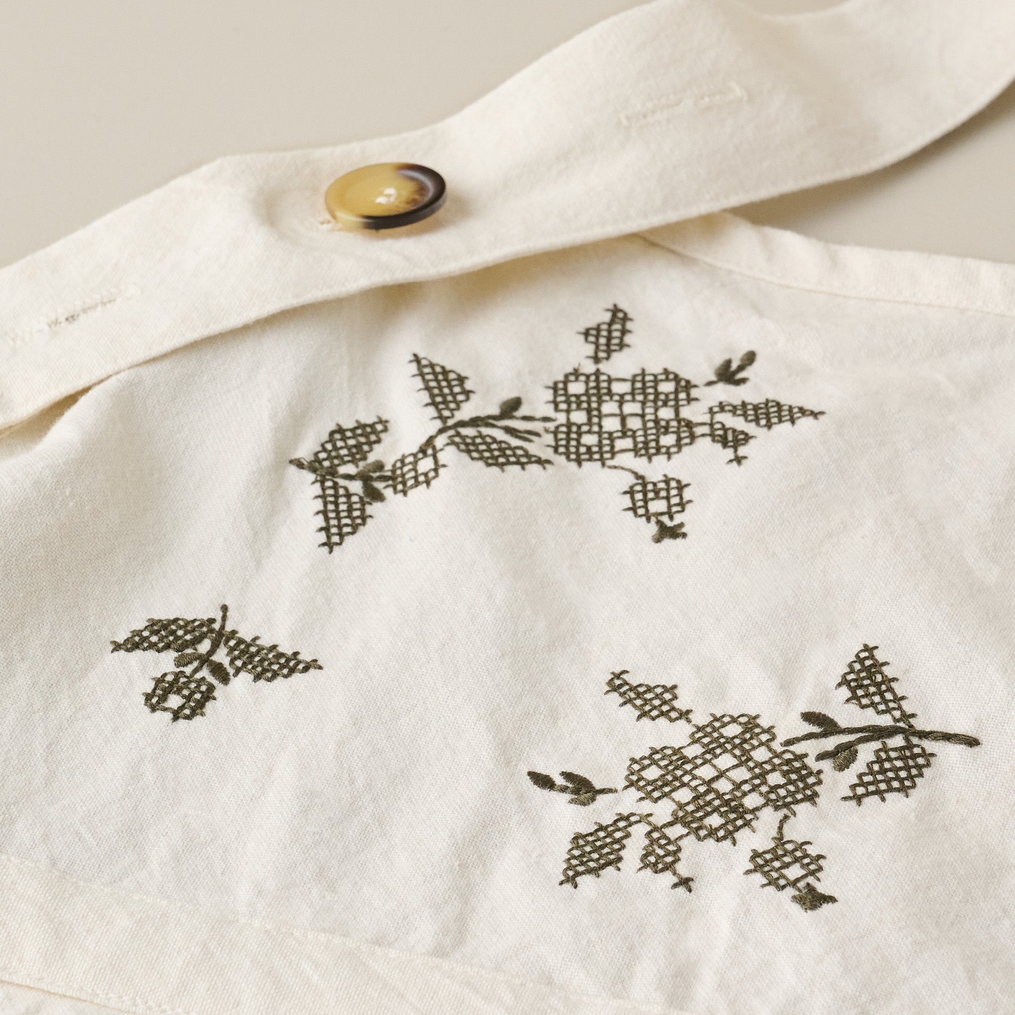 Talia Floral Grid Apron up close