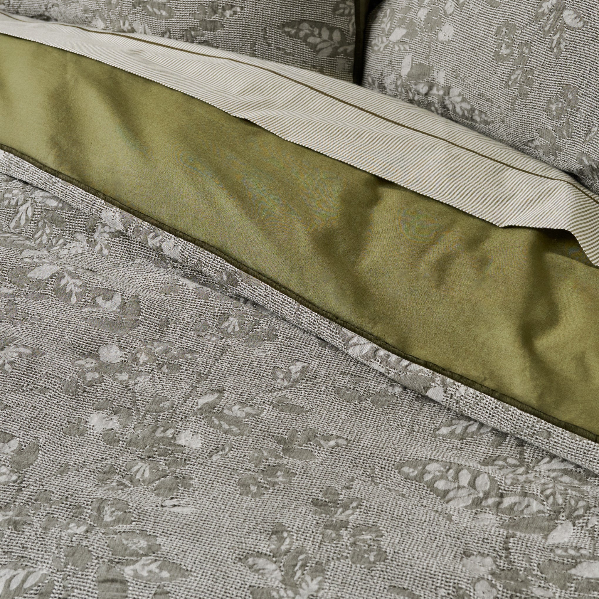 Willow Floral Jacquard Duvet + Sham Set (Queen)