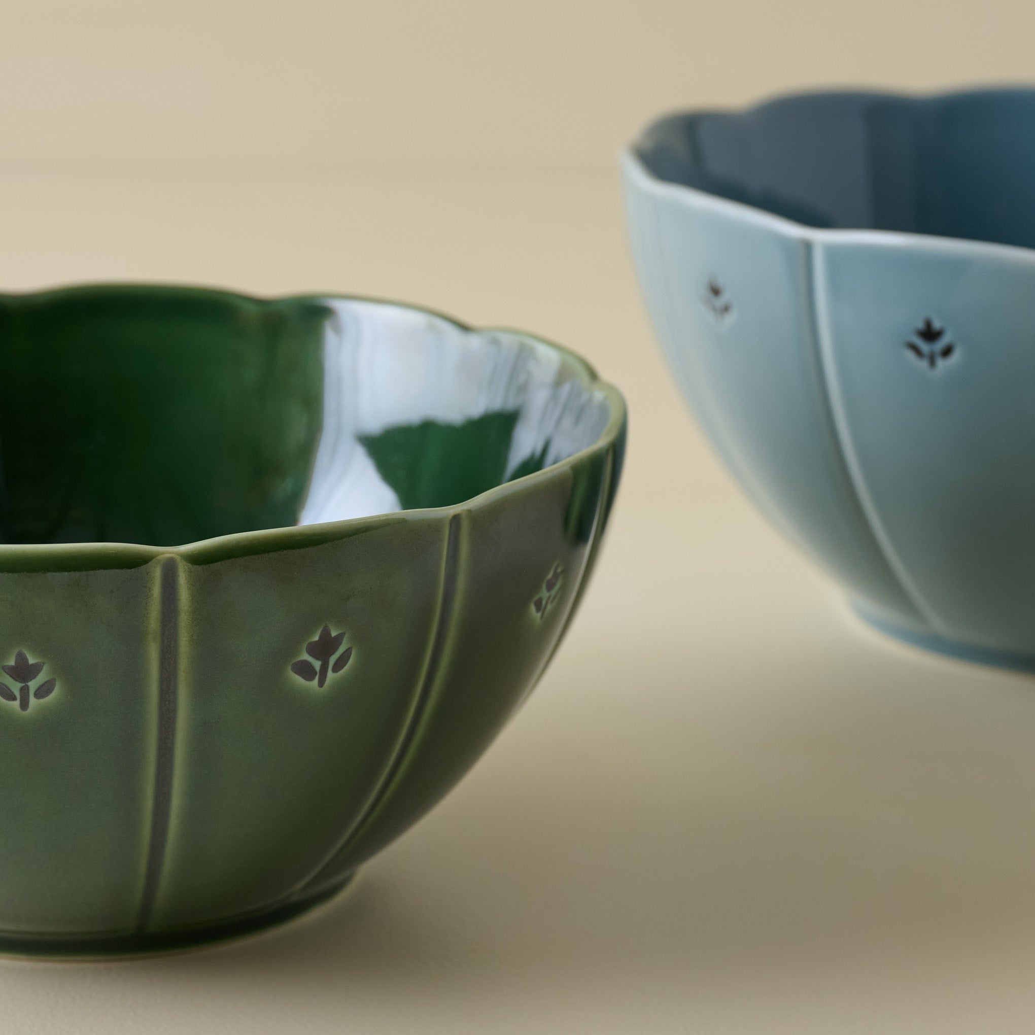 Luna Scalloped Mixing Bowl Set of Three close up of floral motif symbol