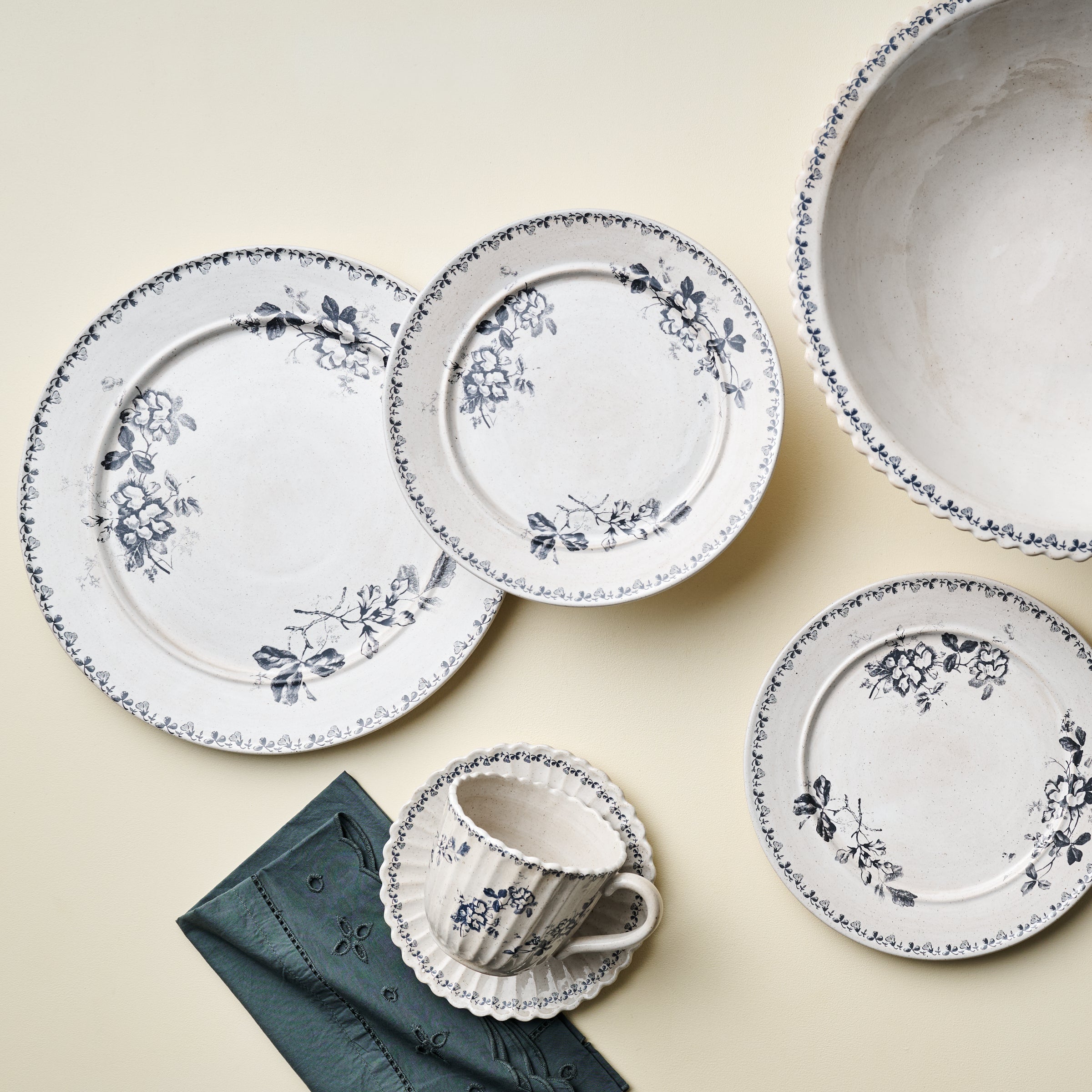 Heirloom Garden Navy Floral 2-Piece Place Setting