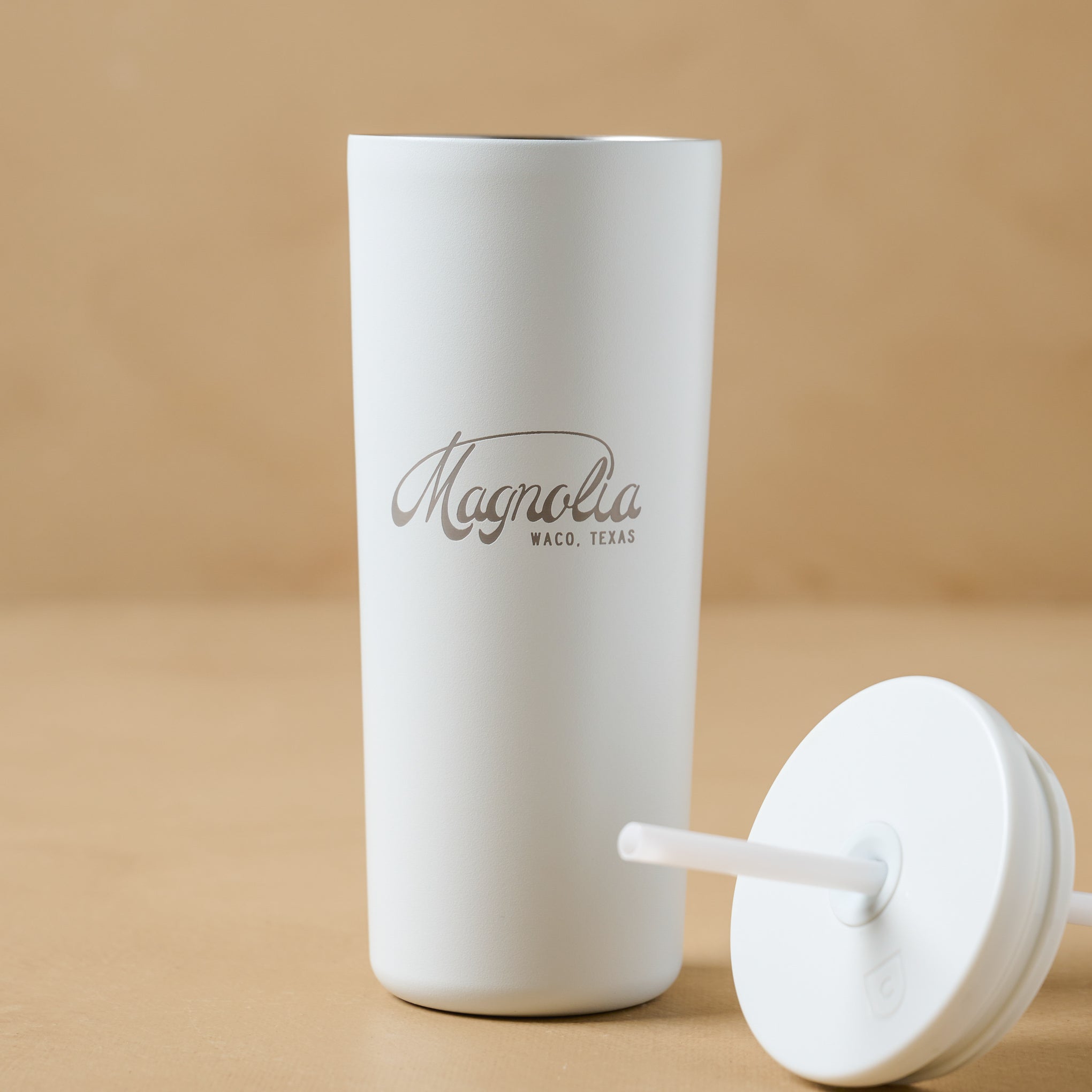Magnoliass White 24oz Cold Tumbler with Straw with top off