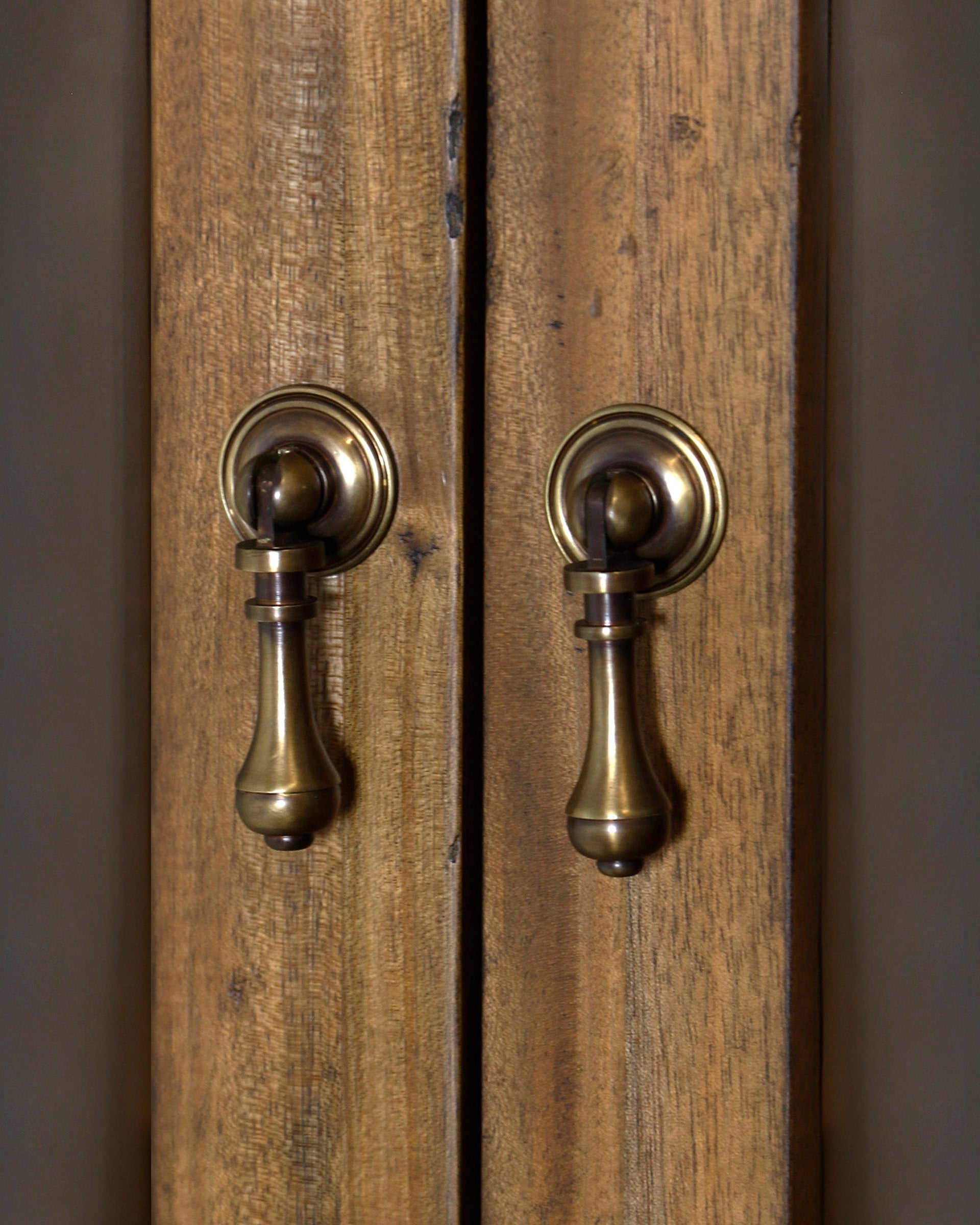 Annette Turned Leg Cabinet close up of handles