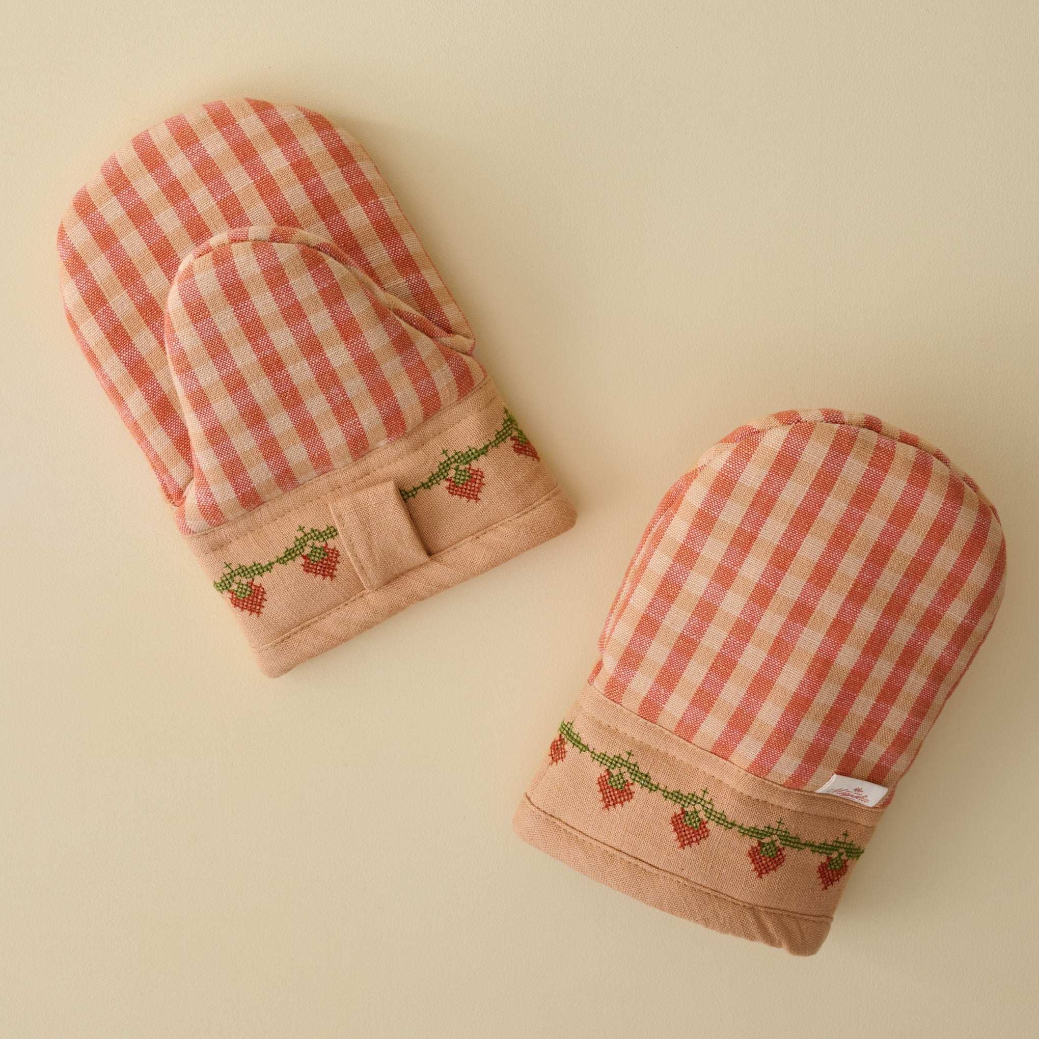 Cross Stitch Strawberry Fields Oven Mit Set of 2