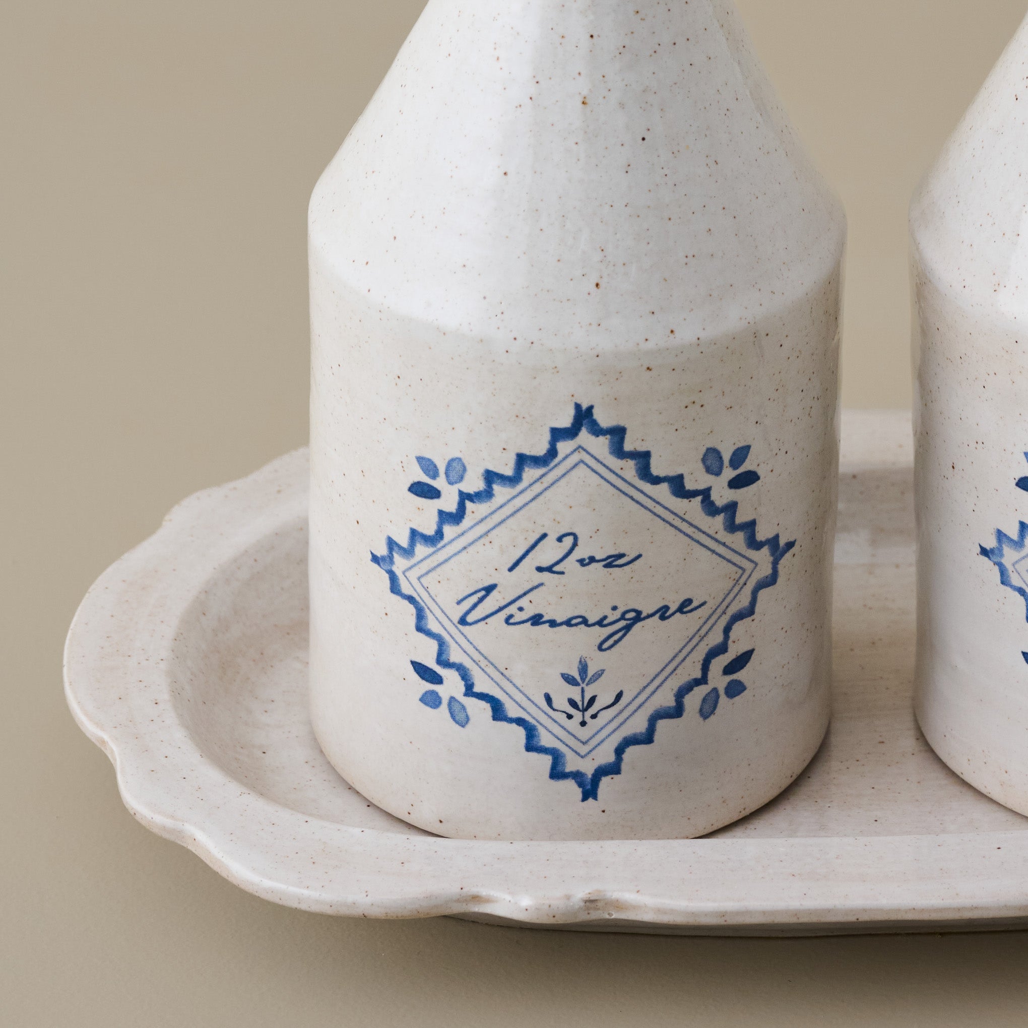 Juliet Ceramic Oil & Vinegar Pour Set close up