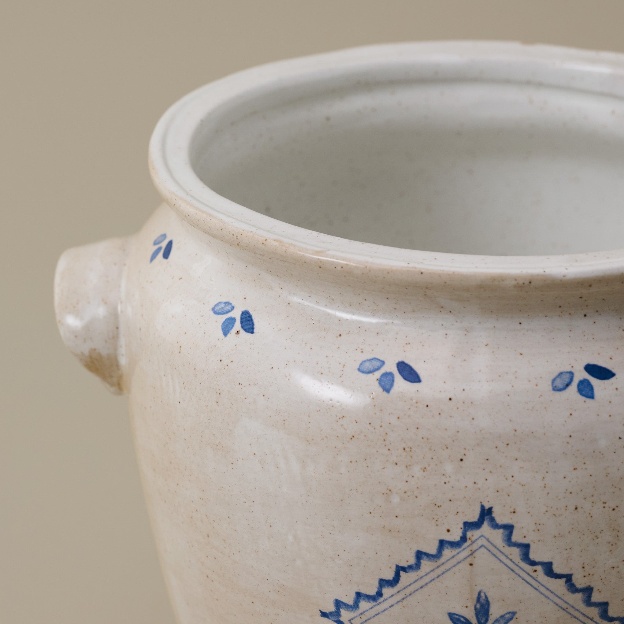 Juliet Ceramic Utensil Crock close up