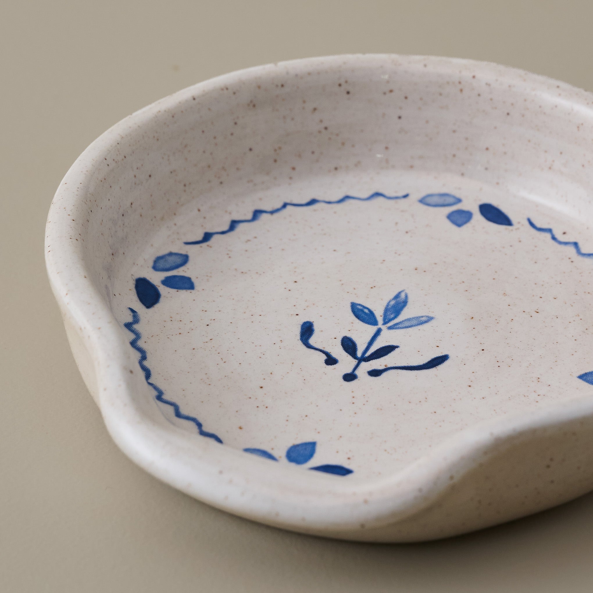Juliet Ceramic Spoon Rest close up