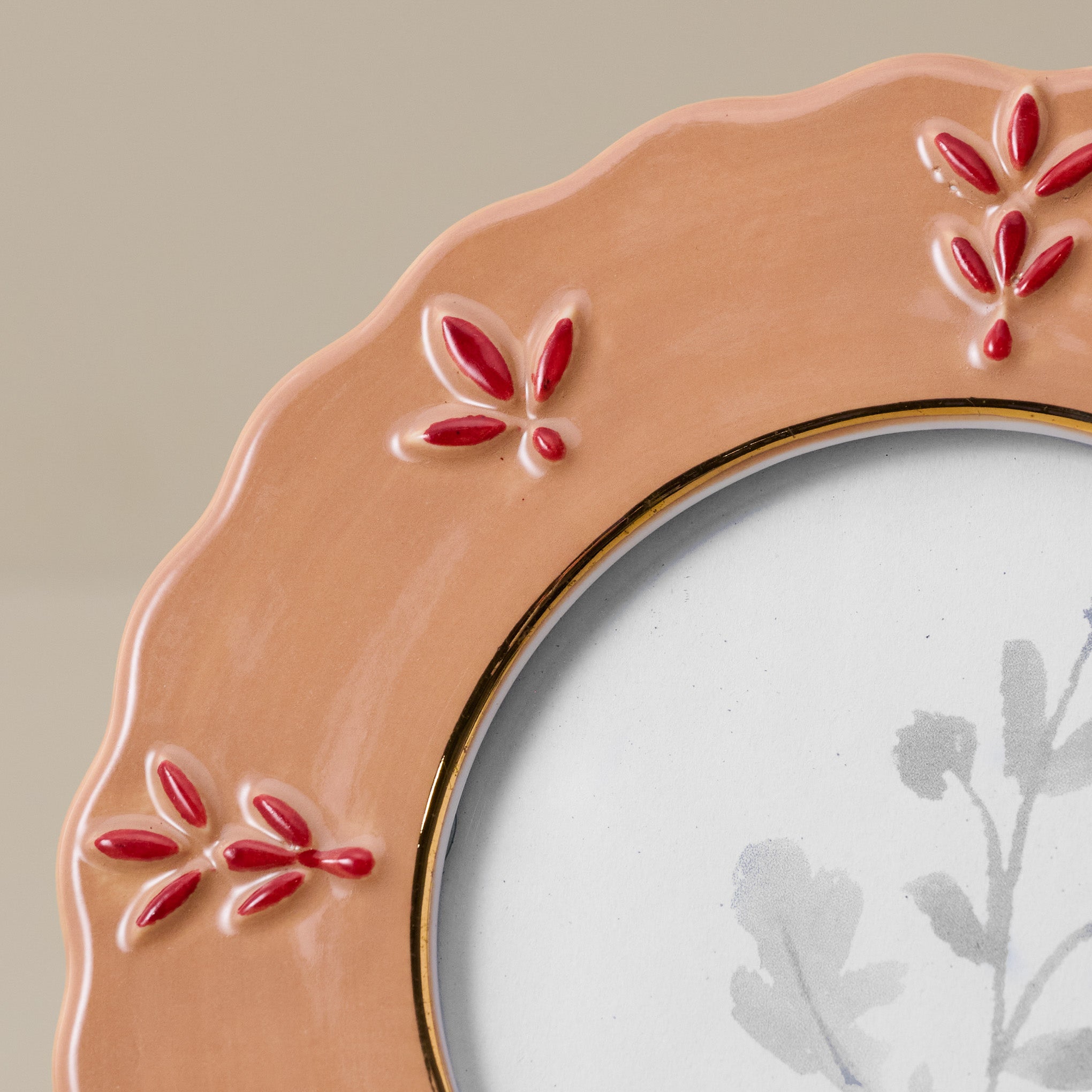 Rustic Clay Round Ceramic Juliet Photo Frame Up close