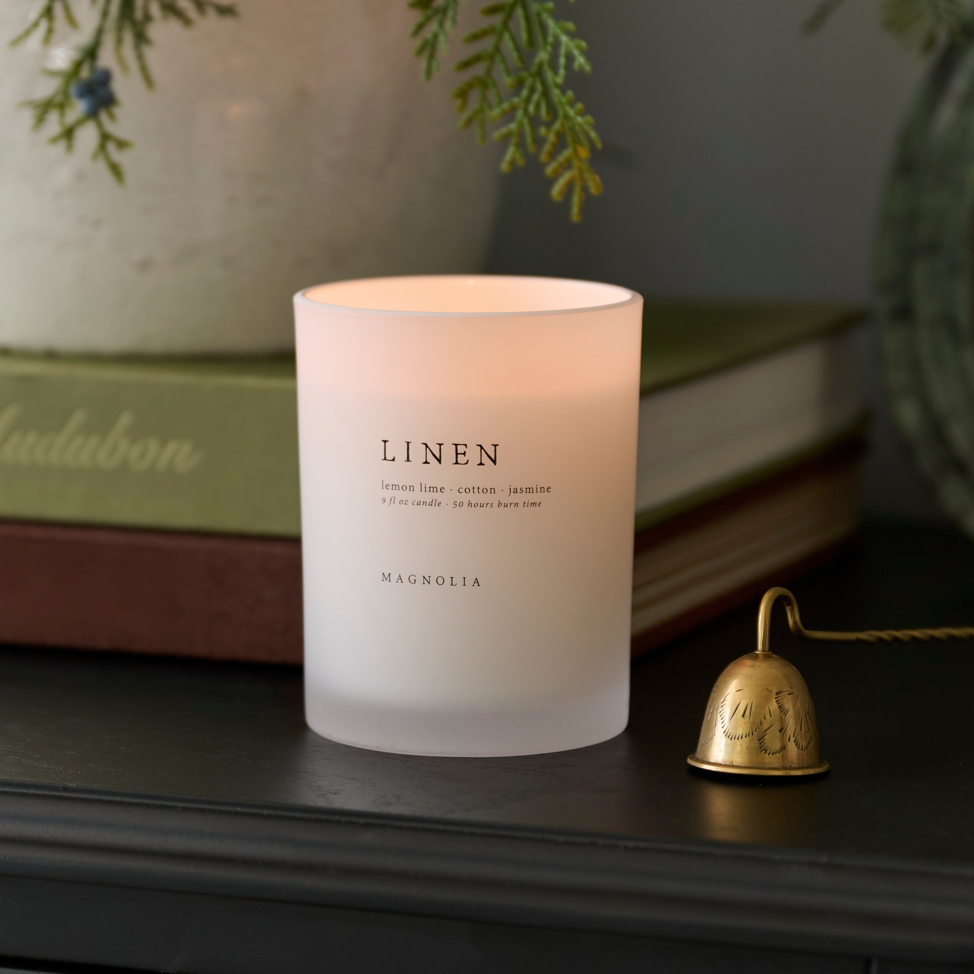 Magnoliass Linen Candle