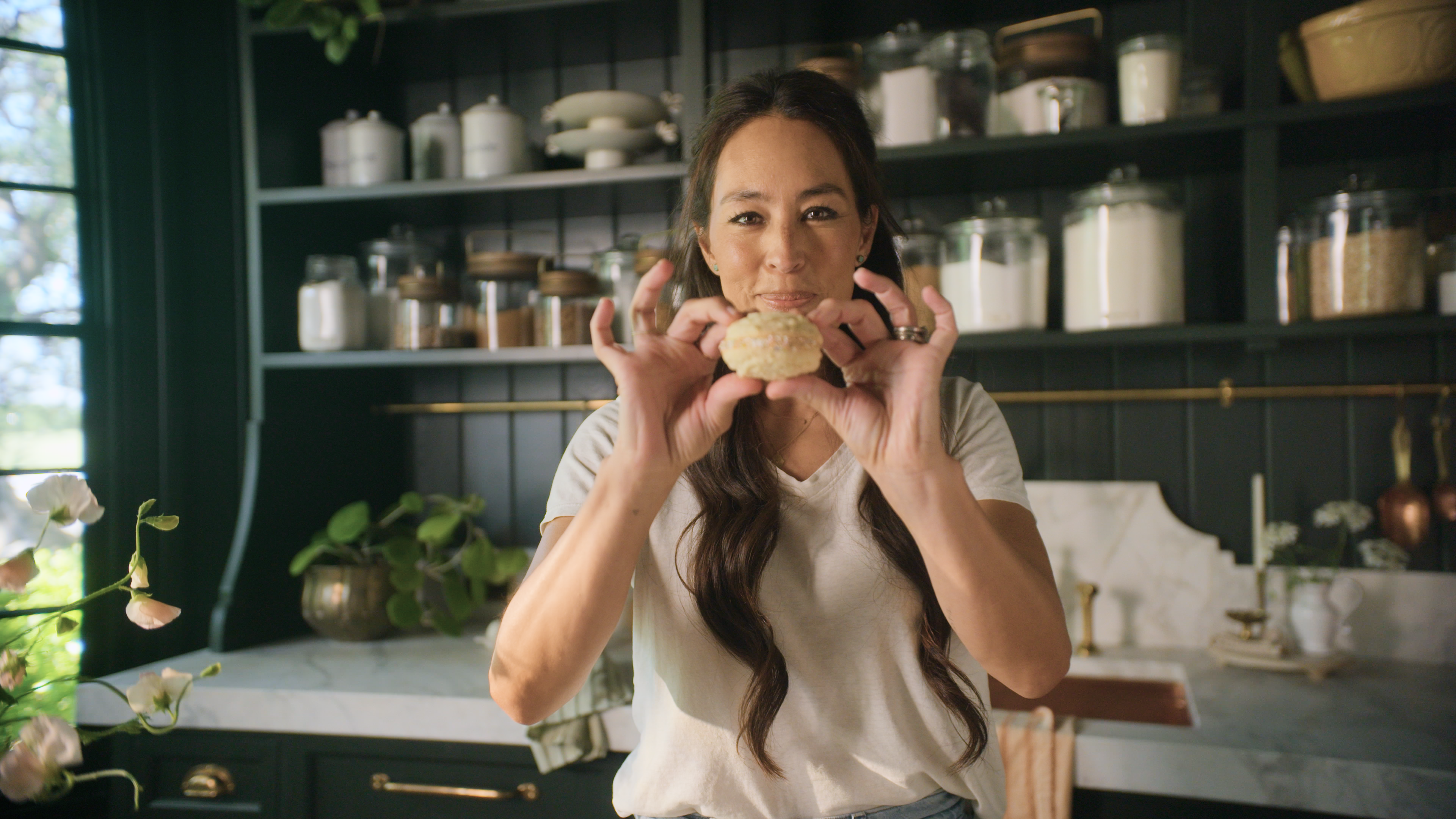 Load video: Classic Sugar Cookies, Jo's Way: Fill with icing to make a Sugar Cookie Sandwich.