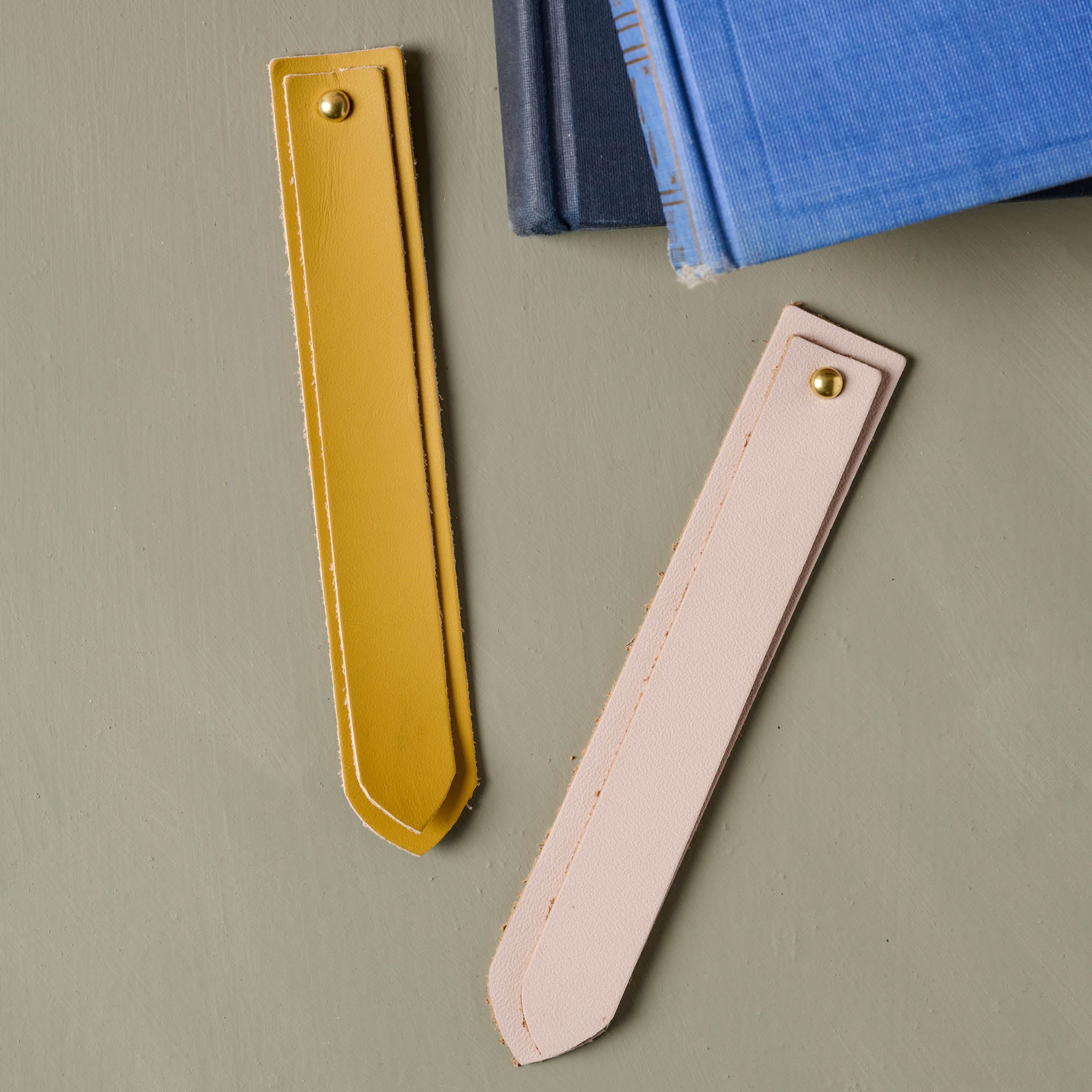 Magnoliass Leather Bookmark