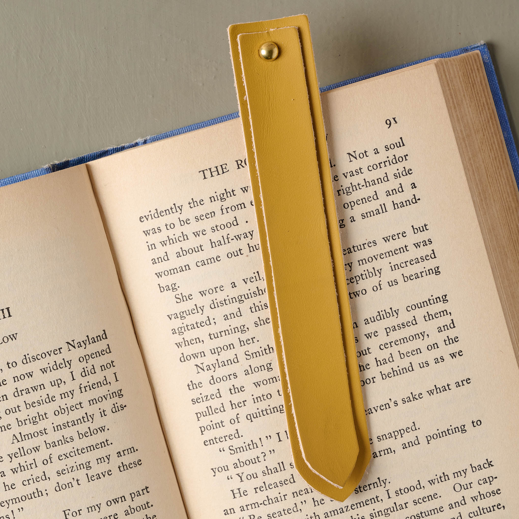 Magnoliass Leather Bookmark