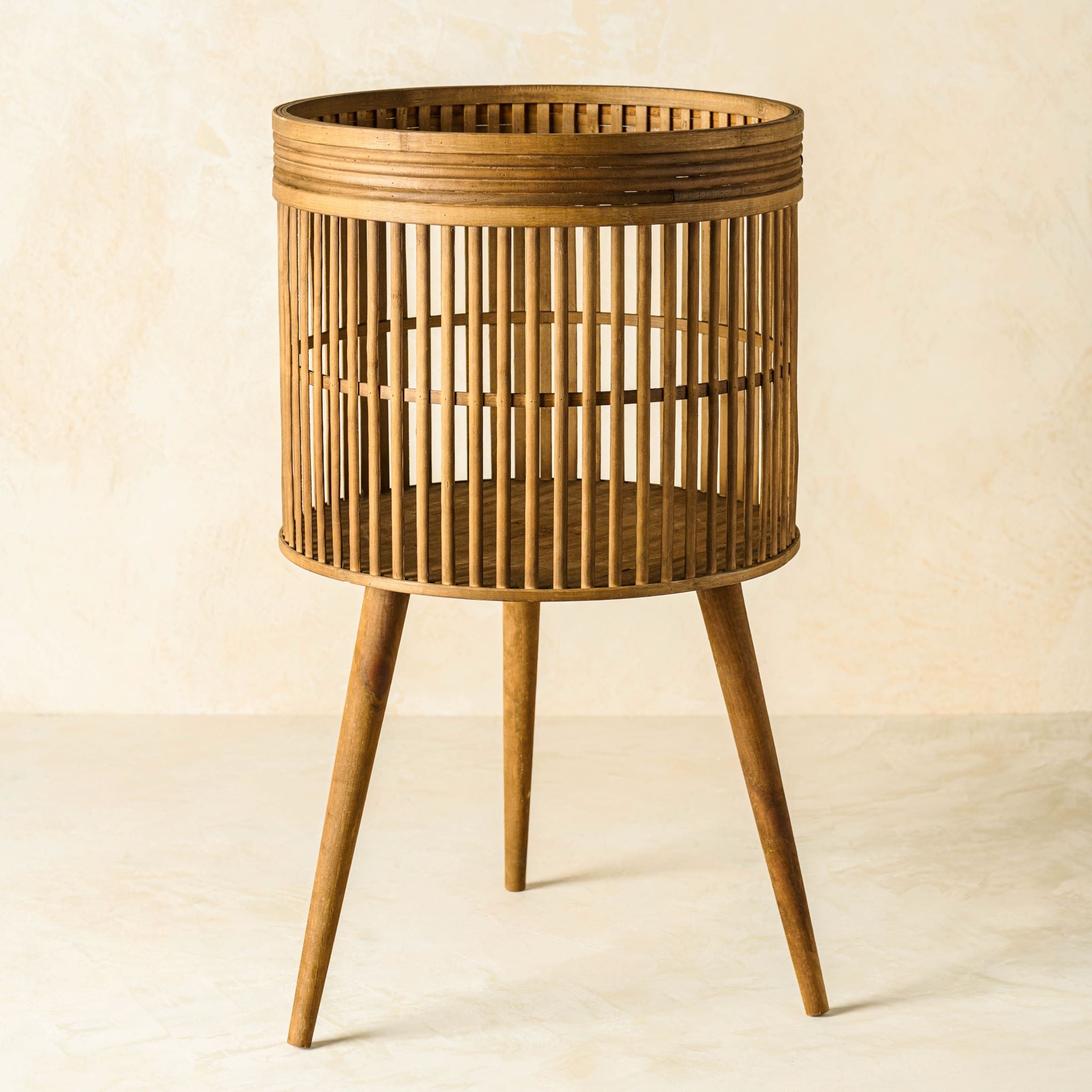 Magnoliass aged wood plant stand