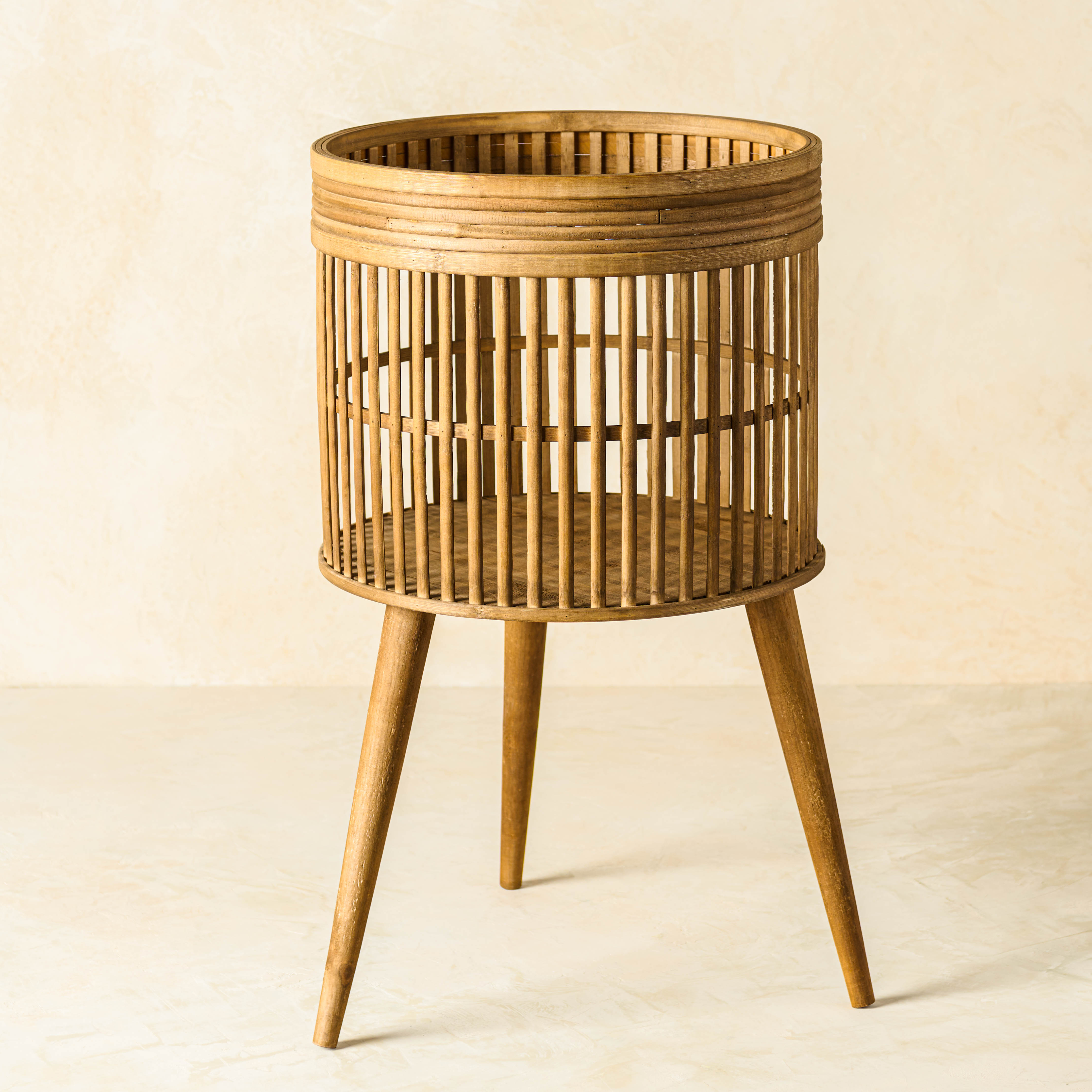 Magnoliass aged wood plant stand