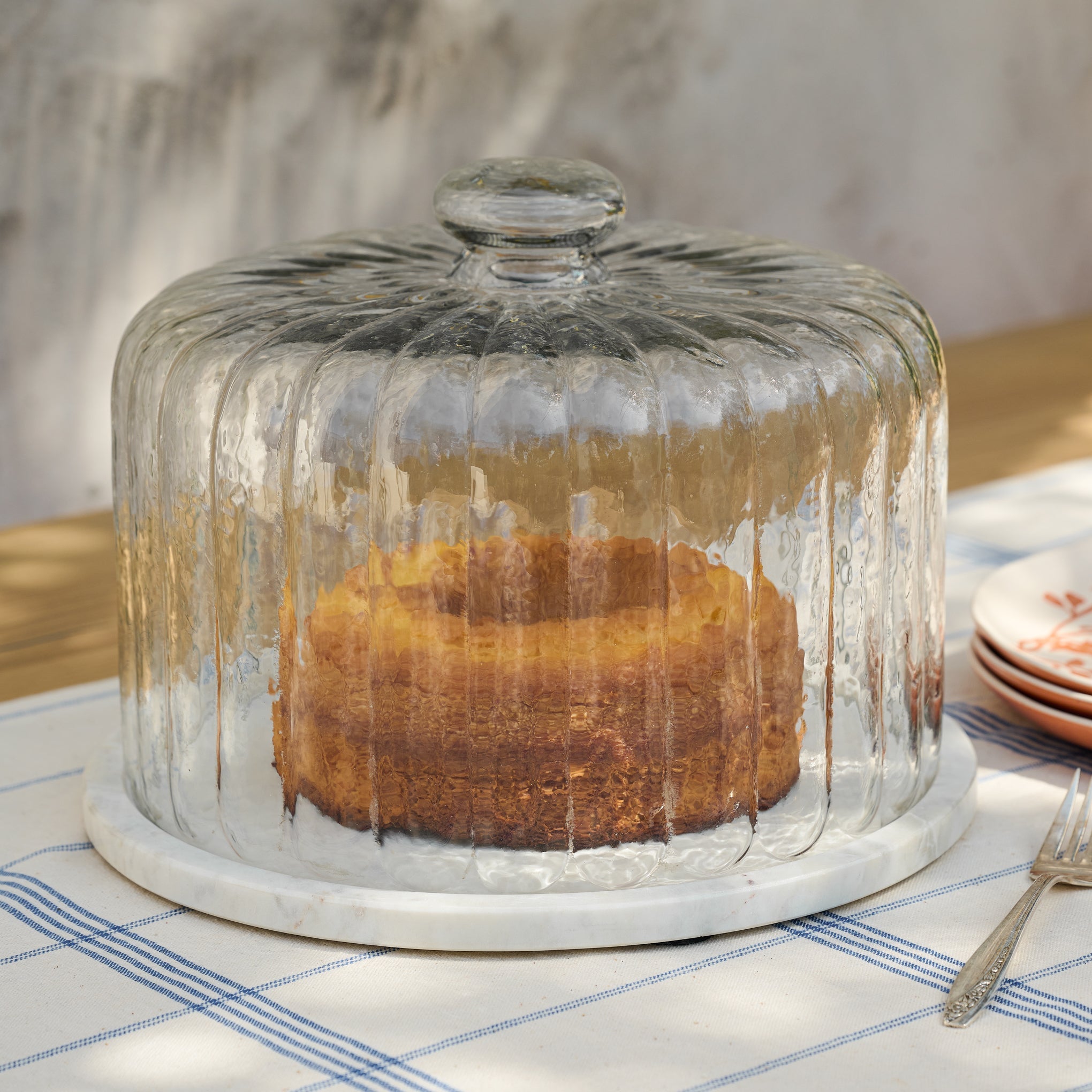 Magnoliass white marble fluted cake dome