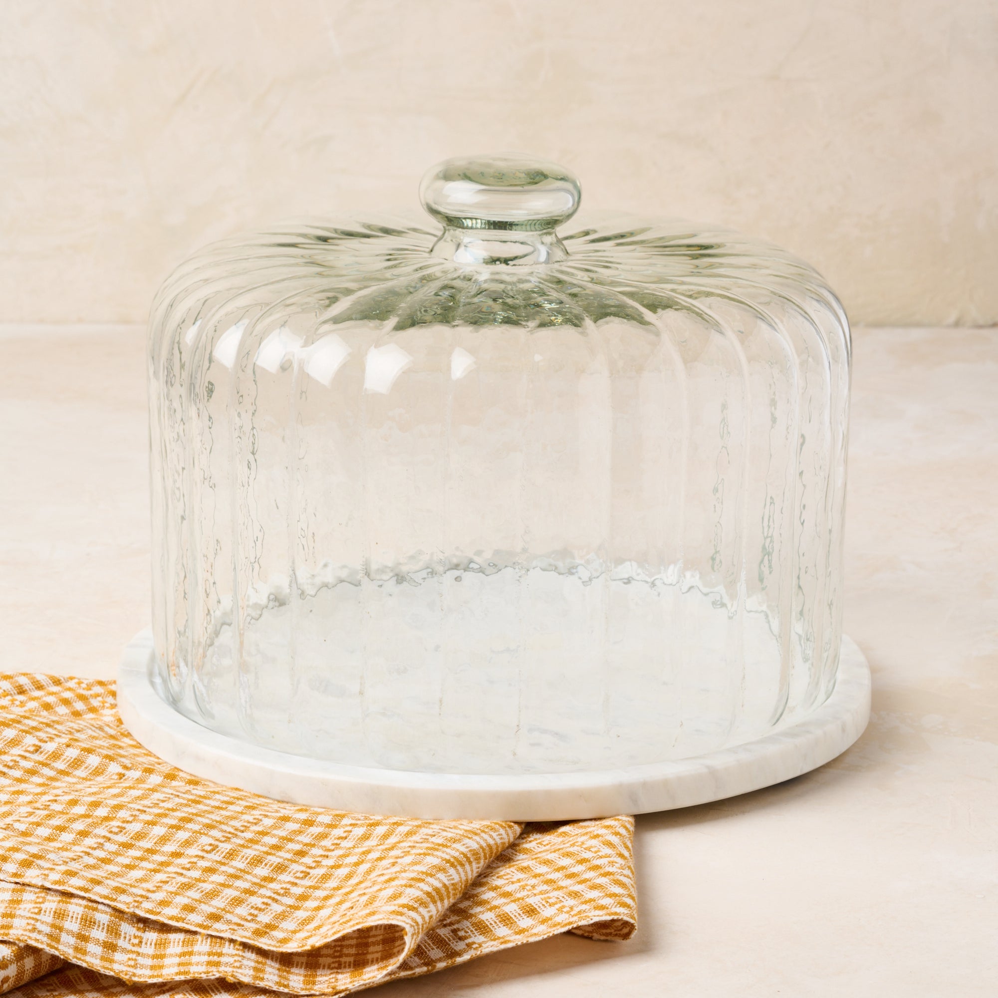 Magnoliass white marble fluted cake dome