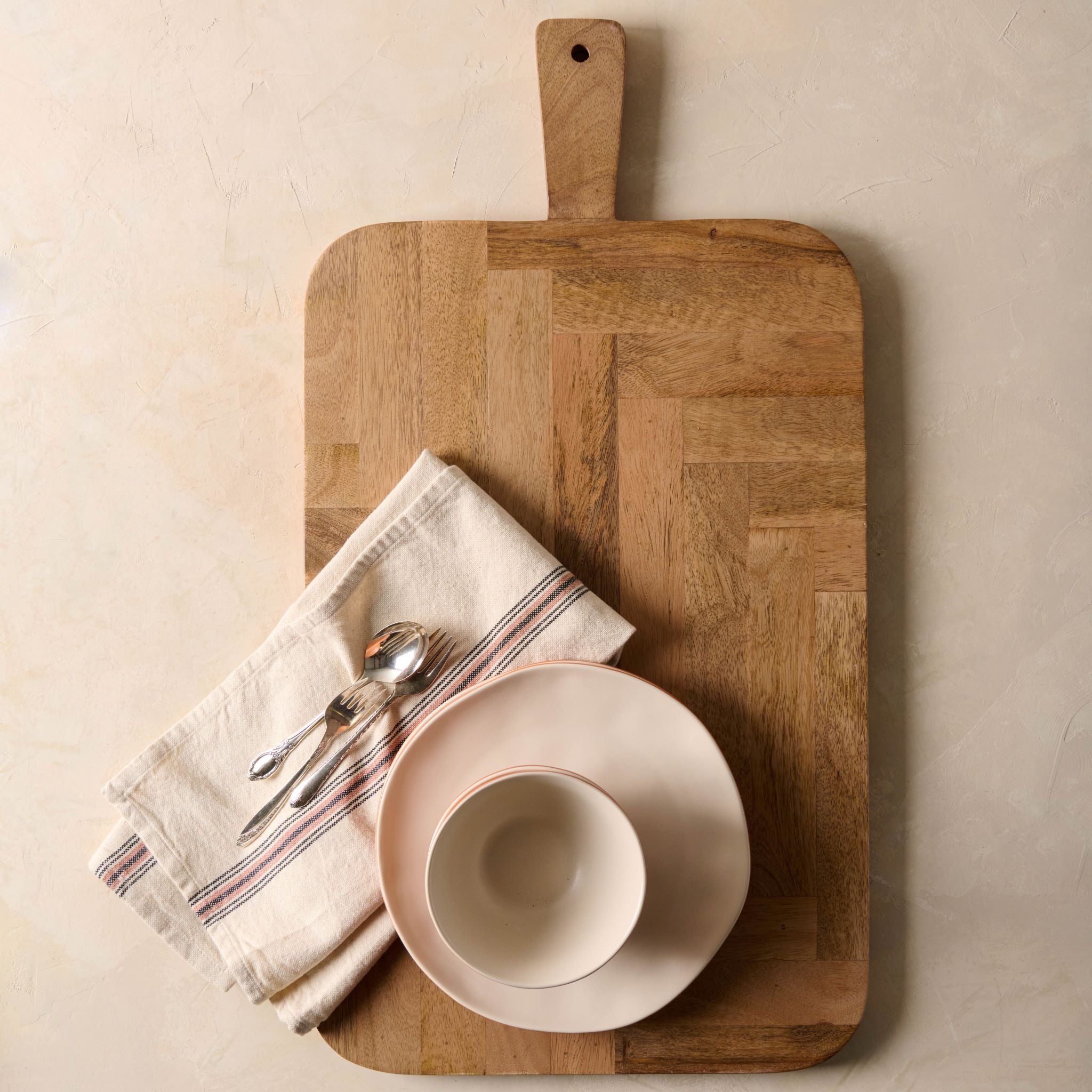 Magnoliass herringbone serving board