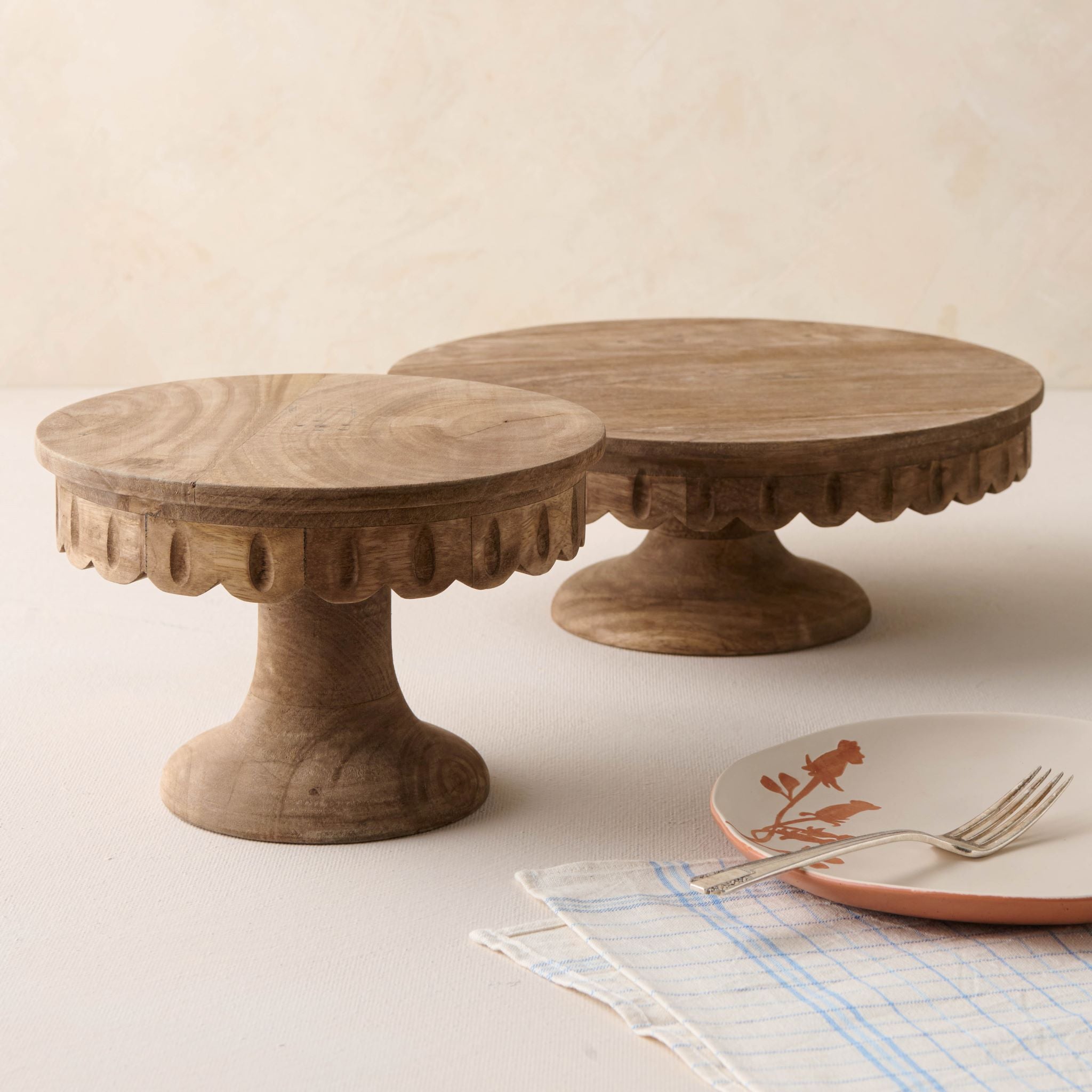 Magnoliass antiqued wood scalloped cake stand