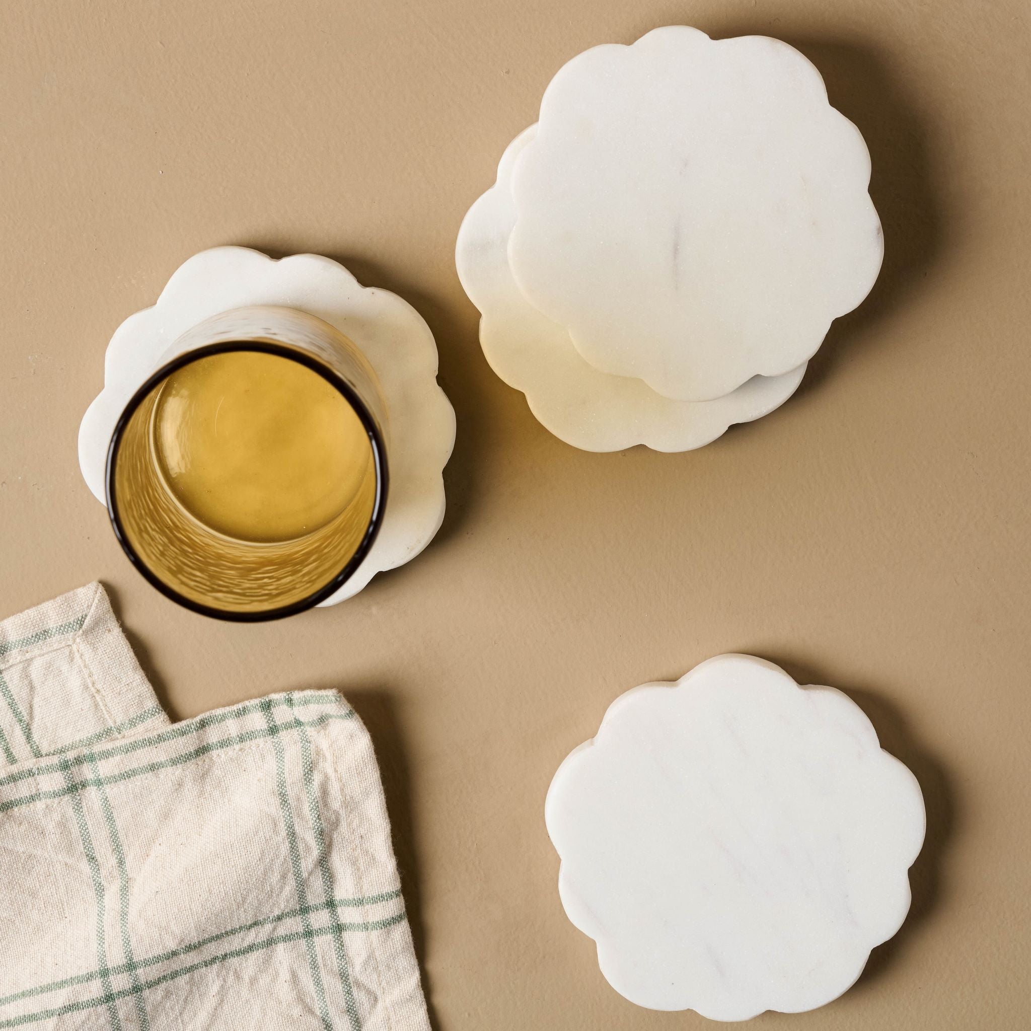 Magnoliass White Marble Scalloped Coaster Set
