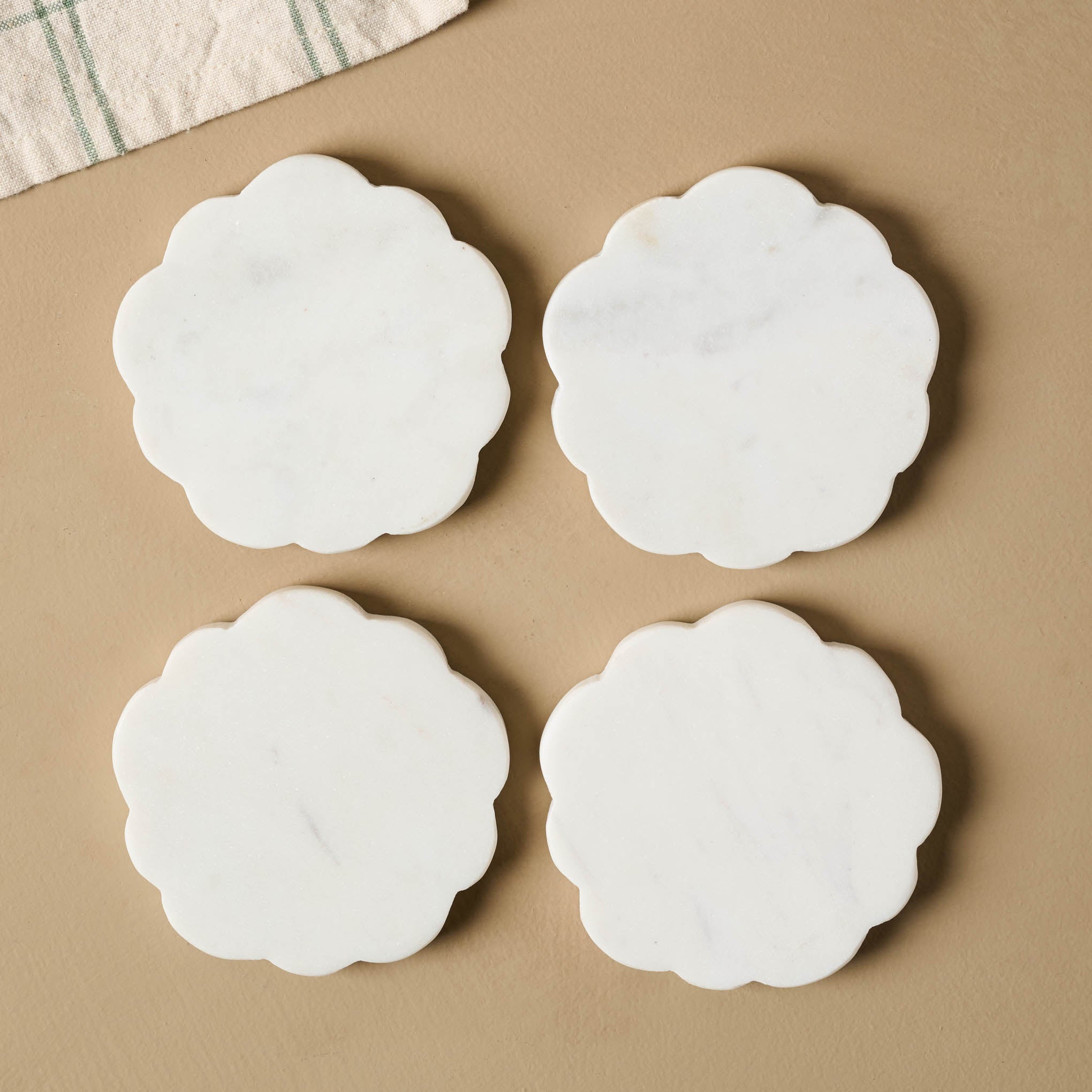 Magnoliass White Marble Scalloped Coaster Set
